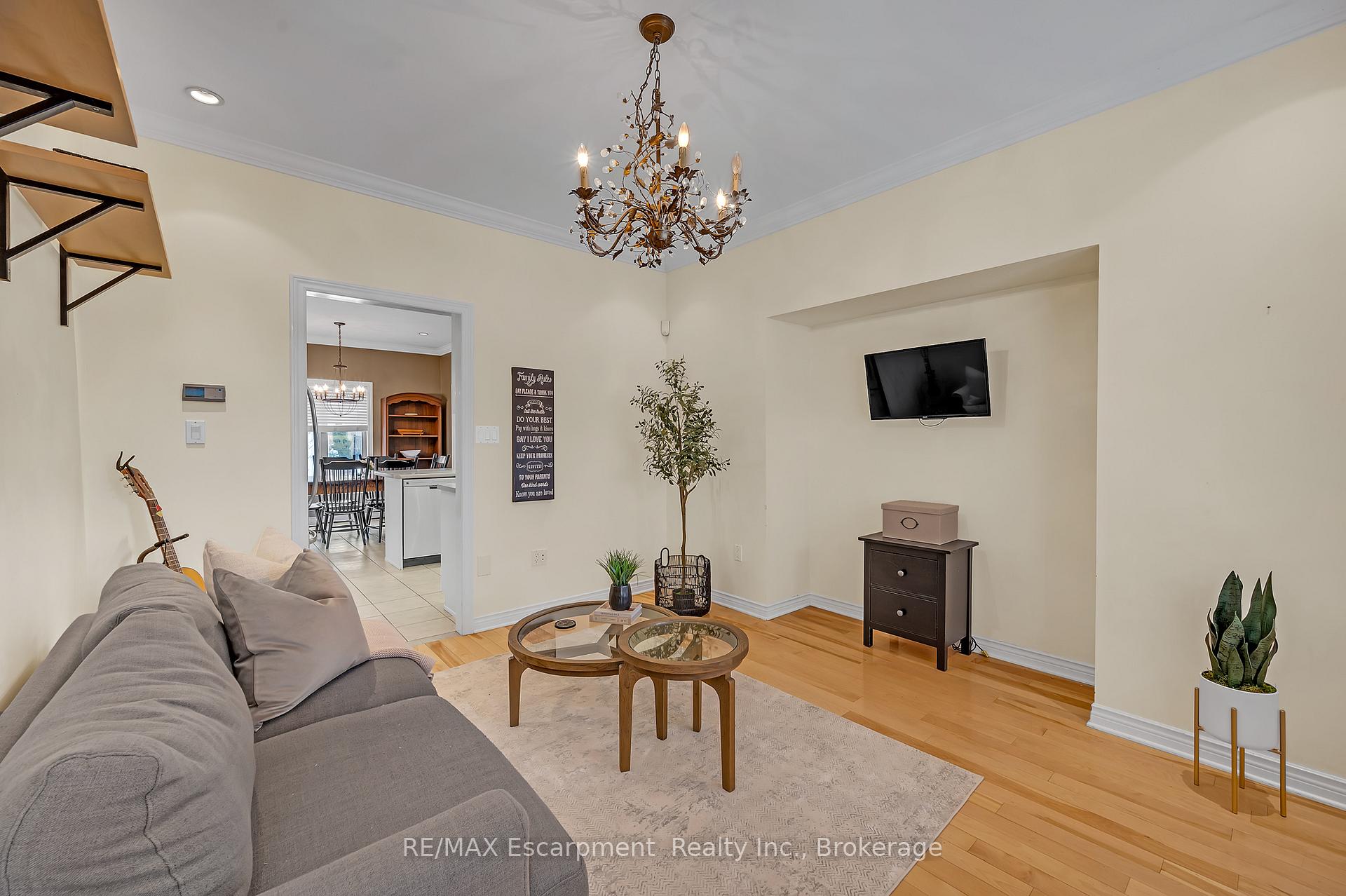 Photo 4 of 28 Steeplechase Drive, Hamilton, Meadowlands — HOMEH