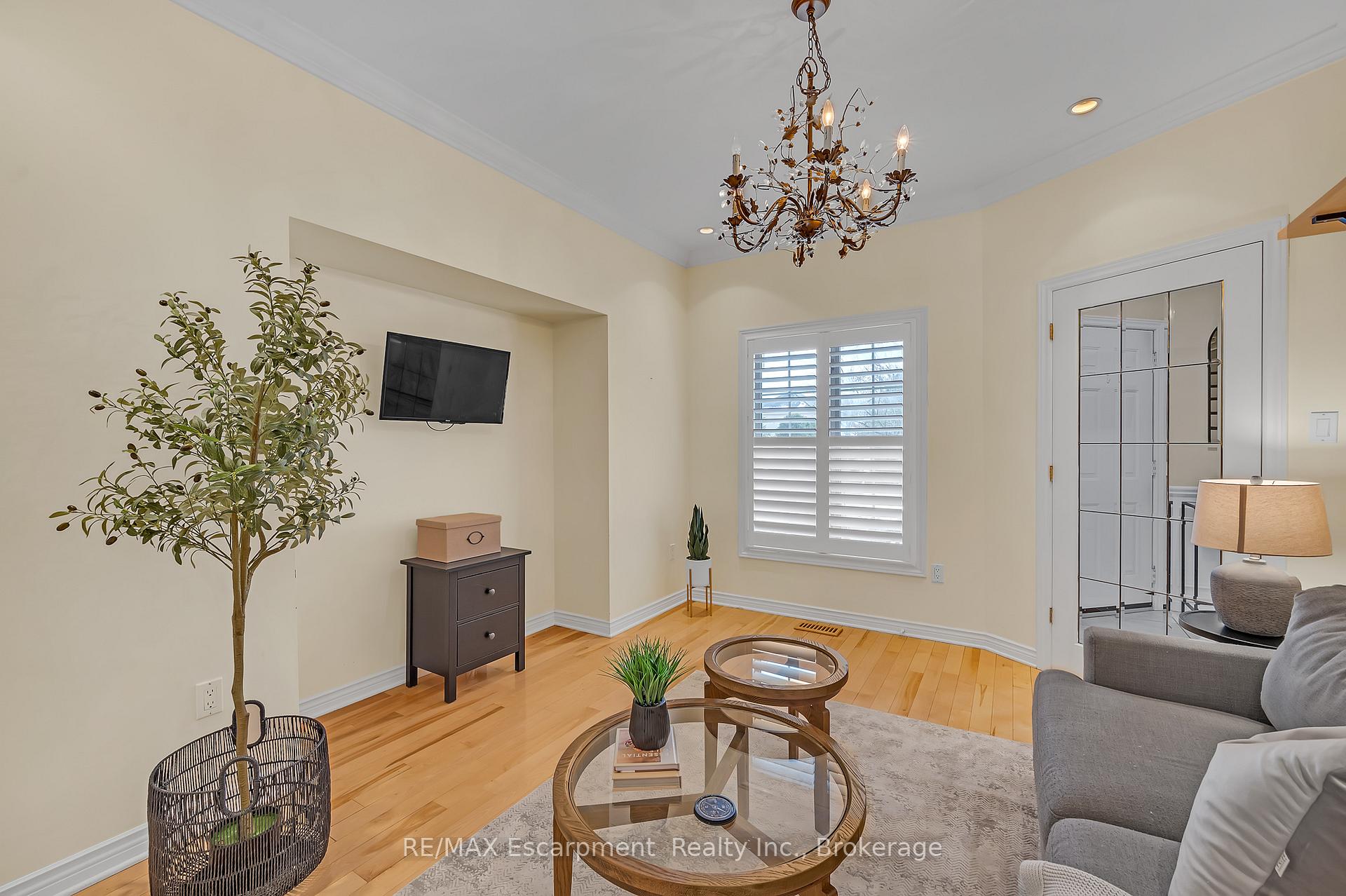 Photo 5 of 28 Steeplechase Drive, Hamilton, Meadowlands — HOMEH