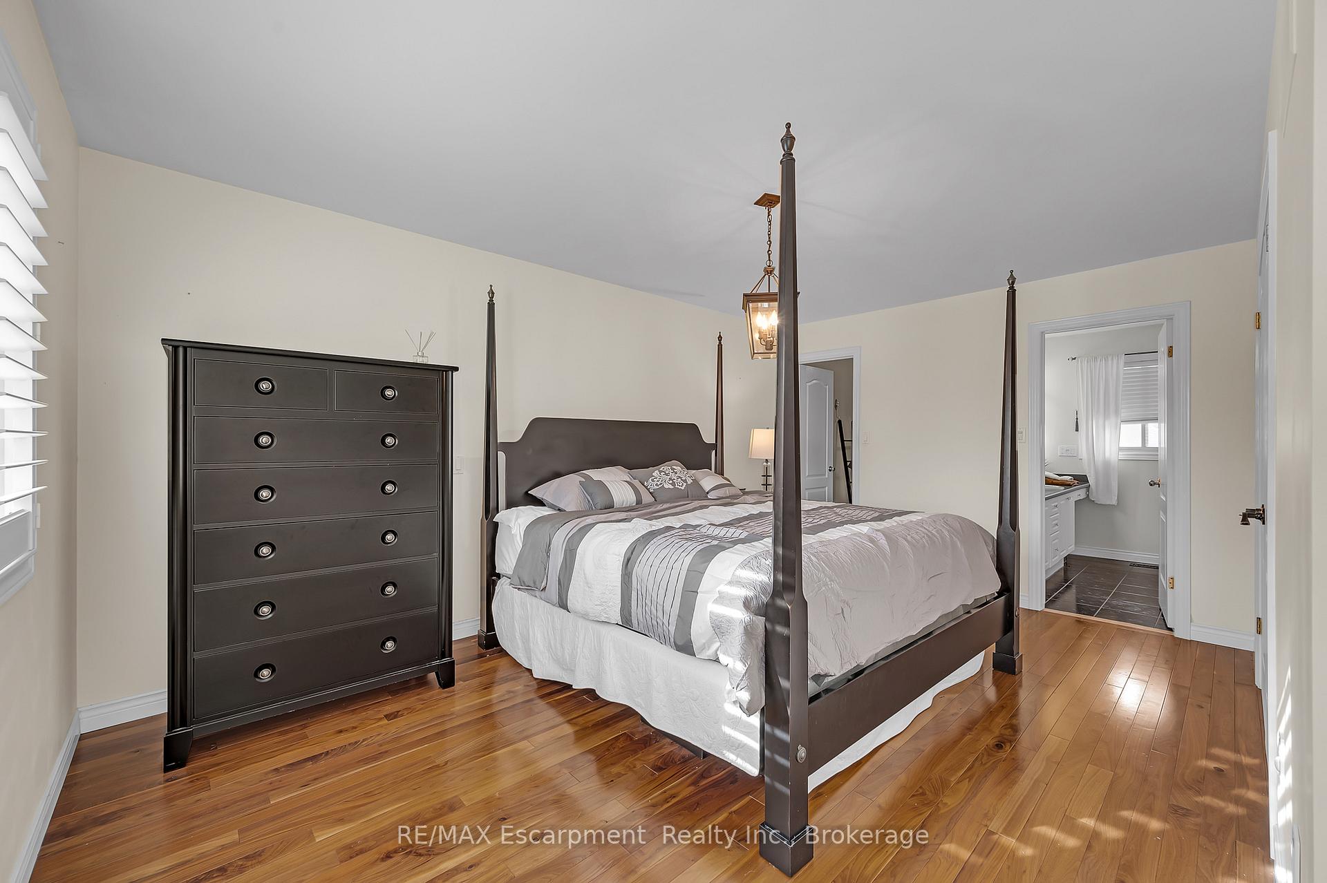 Photo 17 of 28 Steeplechase Drive, Hamilton, Meadowlands — HOMEH