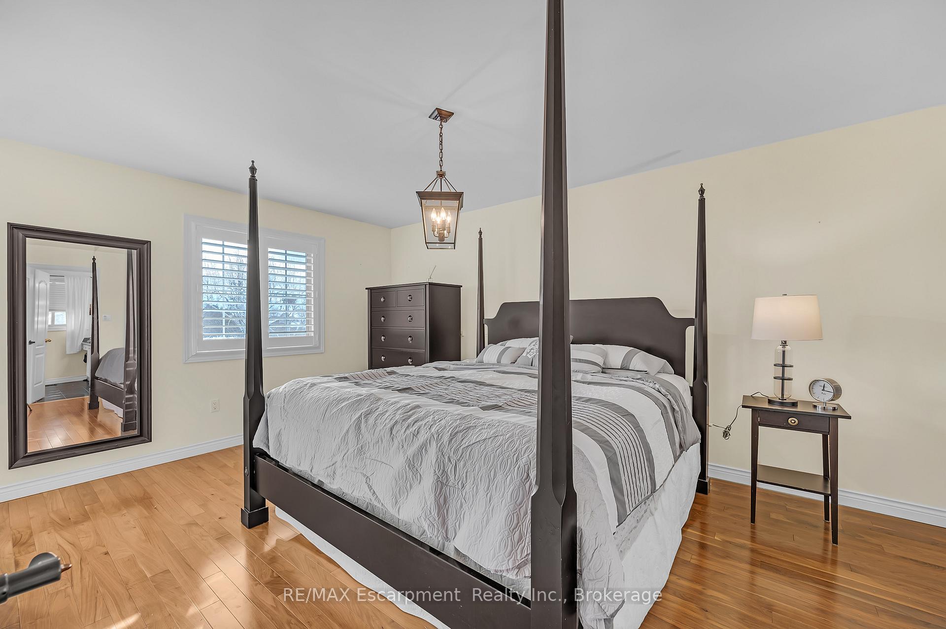 Photo 18 of 28 Steeplechase Drive, Hamilton, Meadowlands — HOMEH