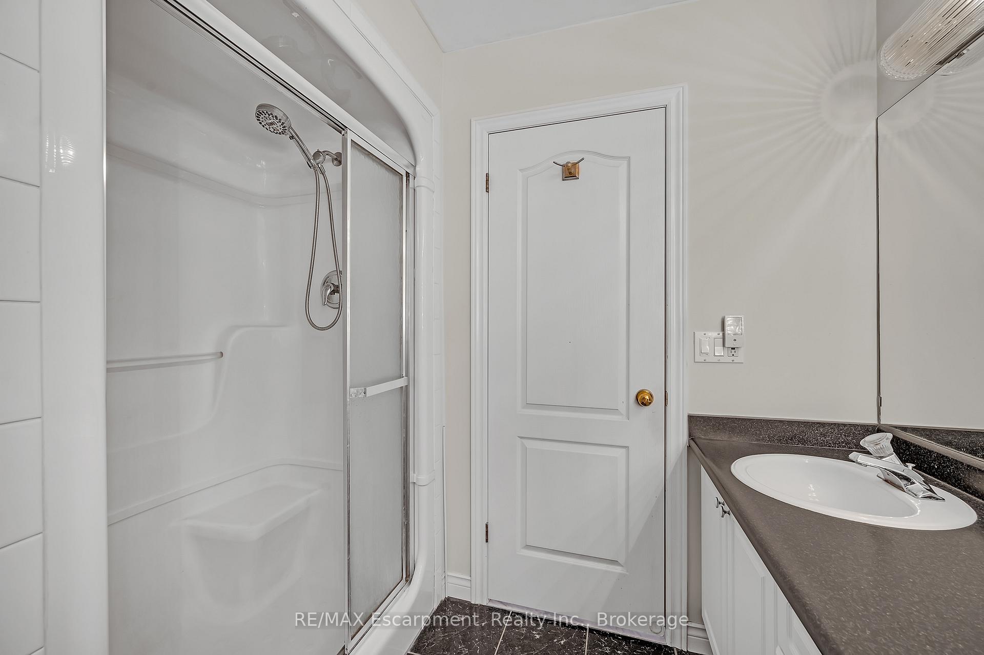 Photo 21 of 28 Steeplechase Drive, Hamilton, Meadowlands — HOMEH