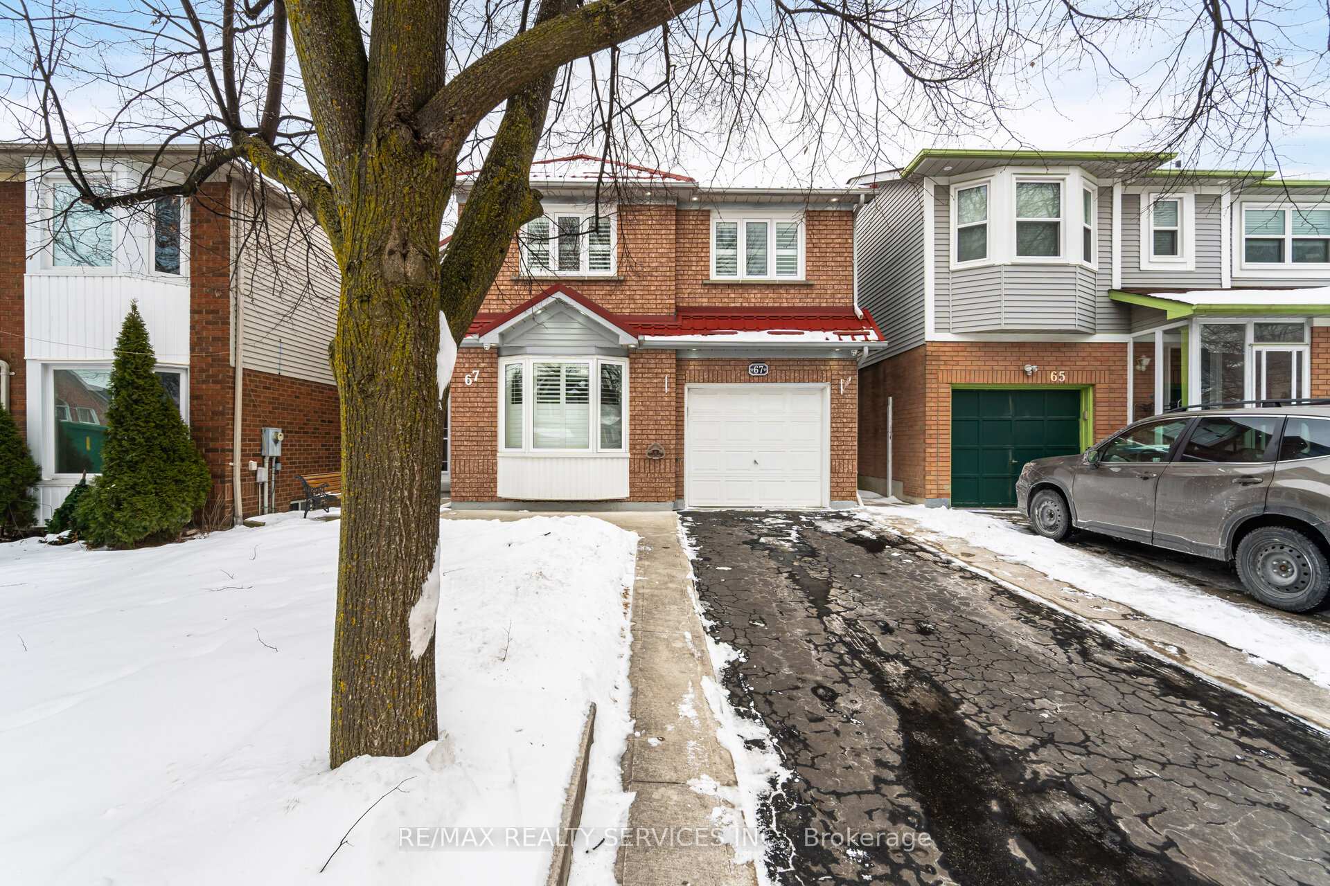 Photo 3 of 67 Stoneledge Circle, Brampton, Sandringham-Wellington — HOMEH