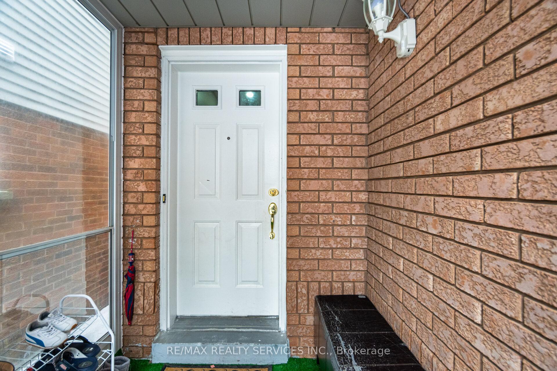 Photo 7 of 67 Stoneledge Circle, Brampton, Sandringham-Wellington — HOMEH