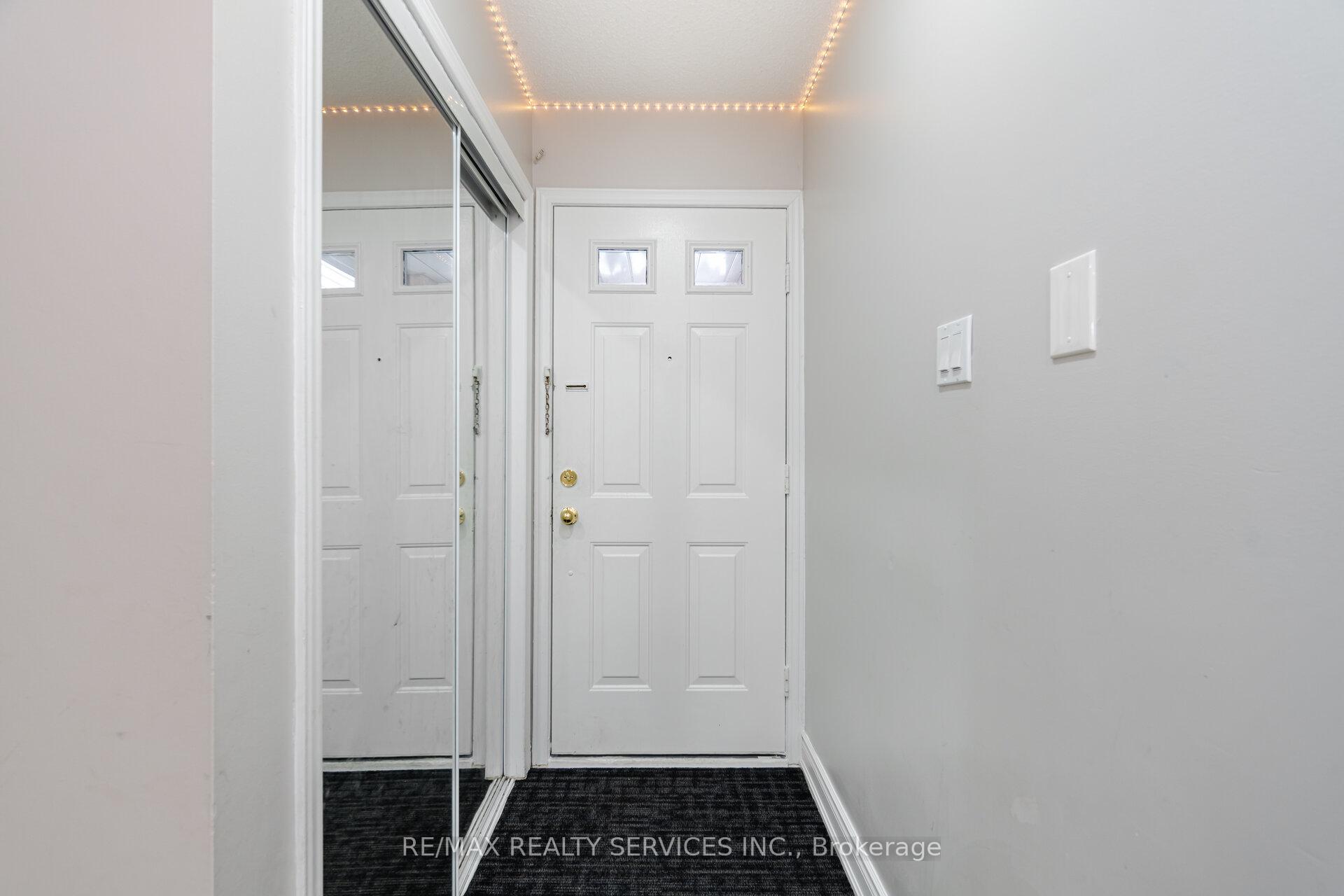 Photo 8 of 67 Stoneledge Circle, Brampton, Sandringham-Wellington — HOMEH
