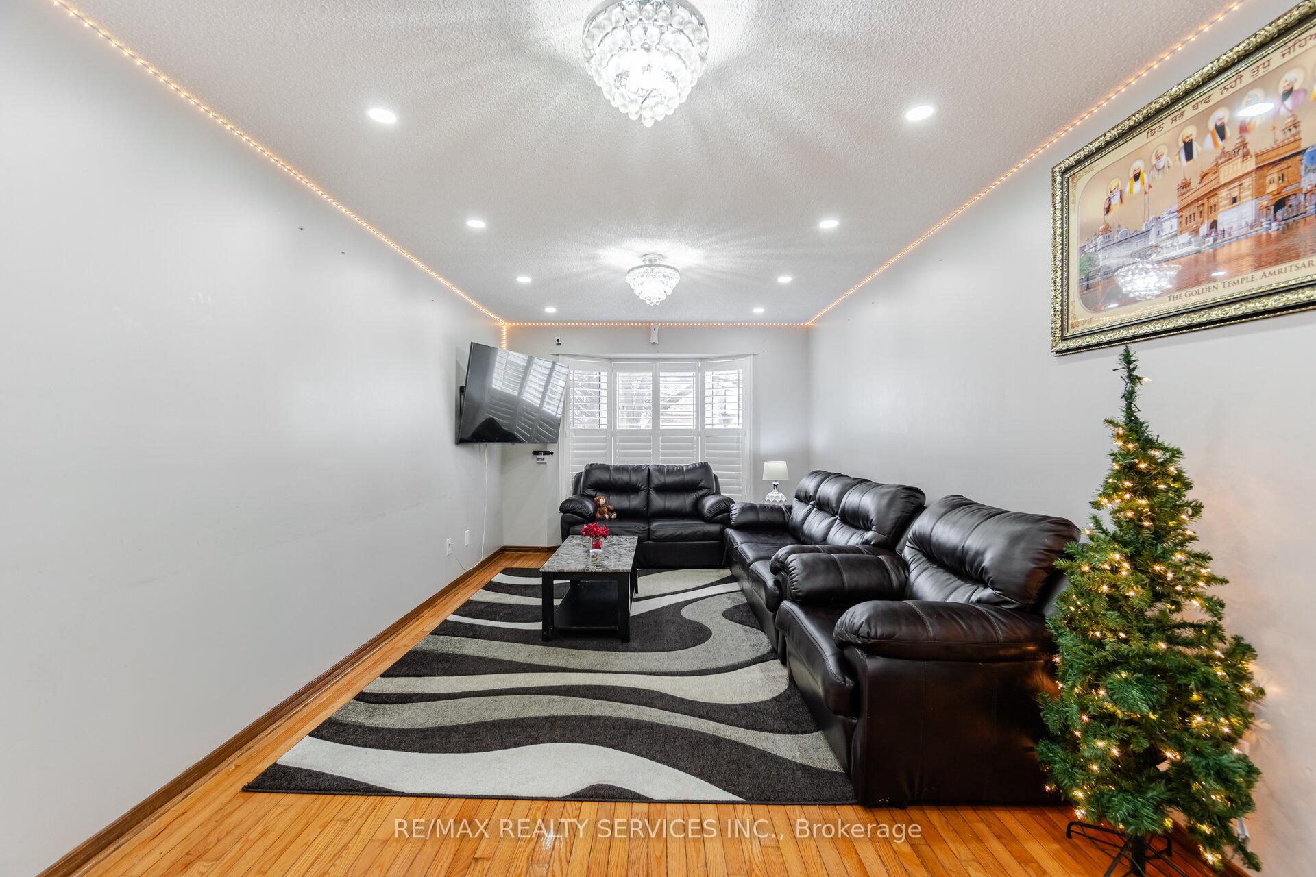 Photo 13 of 67 Stoneledge Circle, Brampton, Sandringham-Wellington — HOMEH