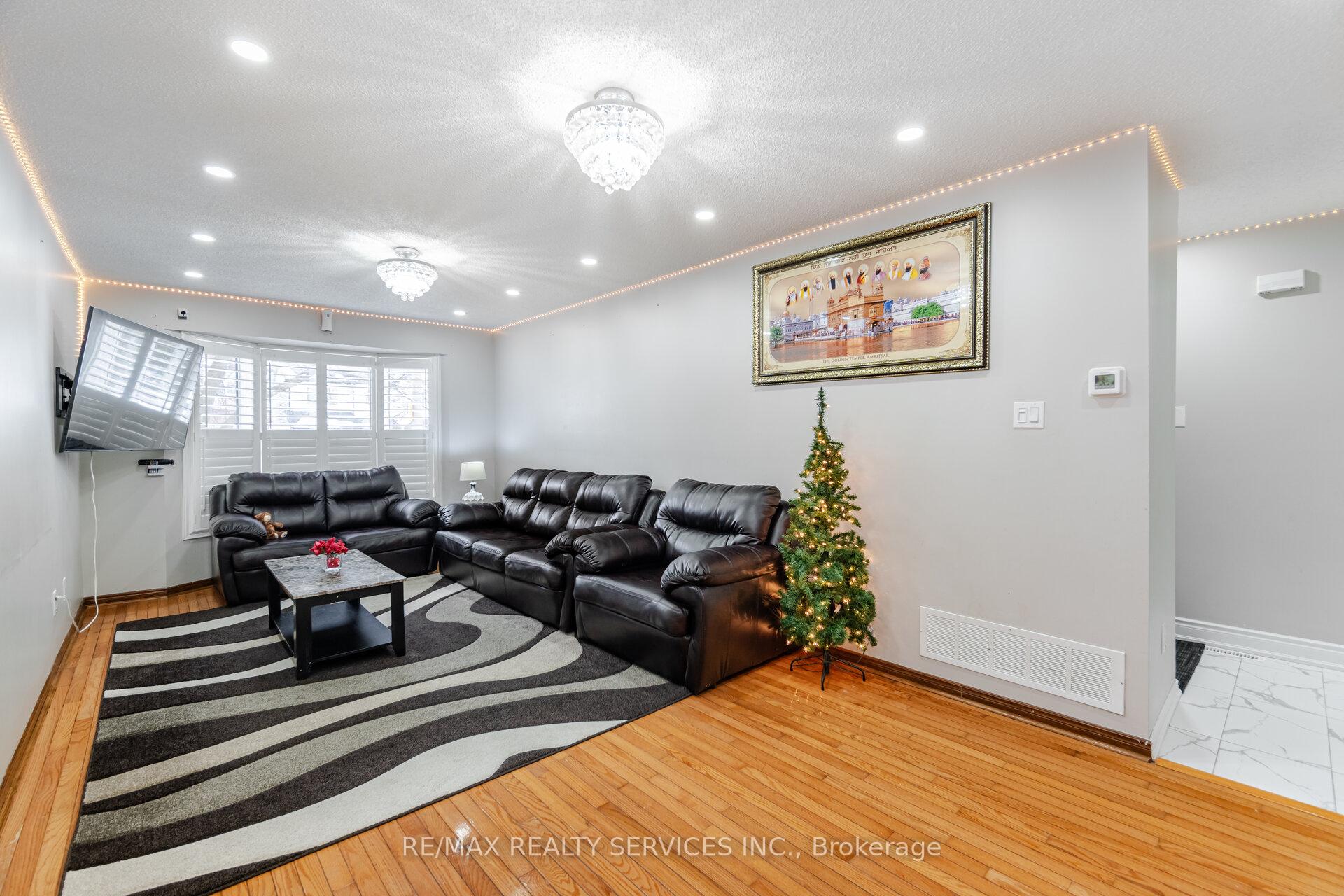 Photo 14 of 67 Stoneledge Circle, Brampton, Sandringham-Wellington — HOMEH