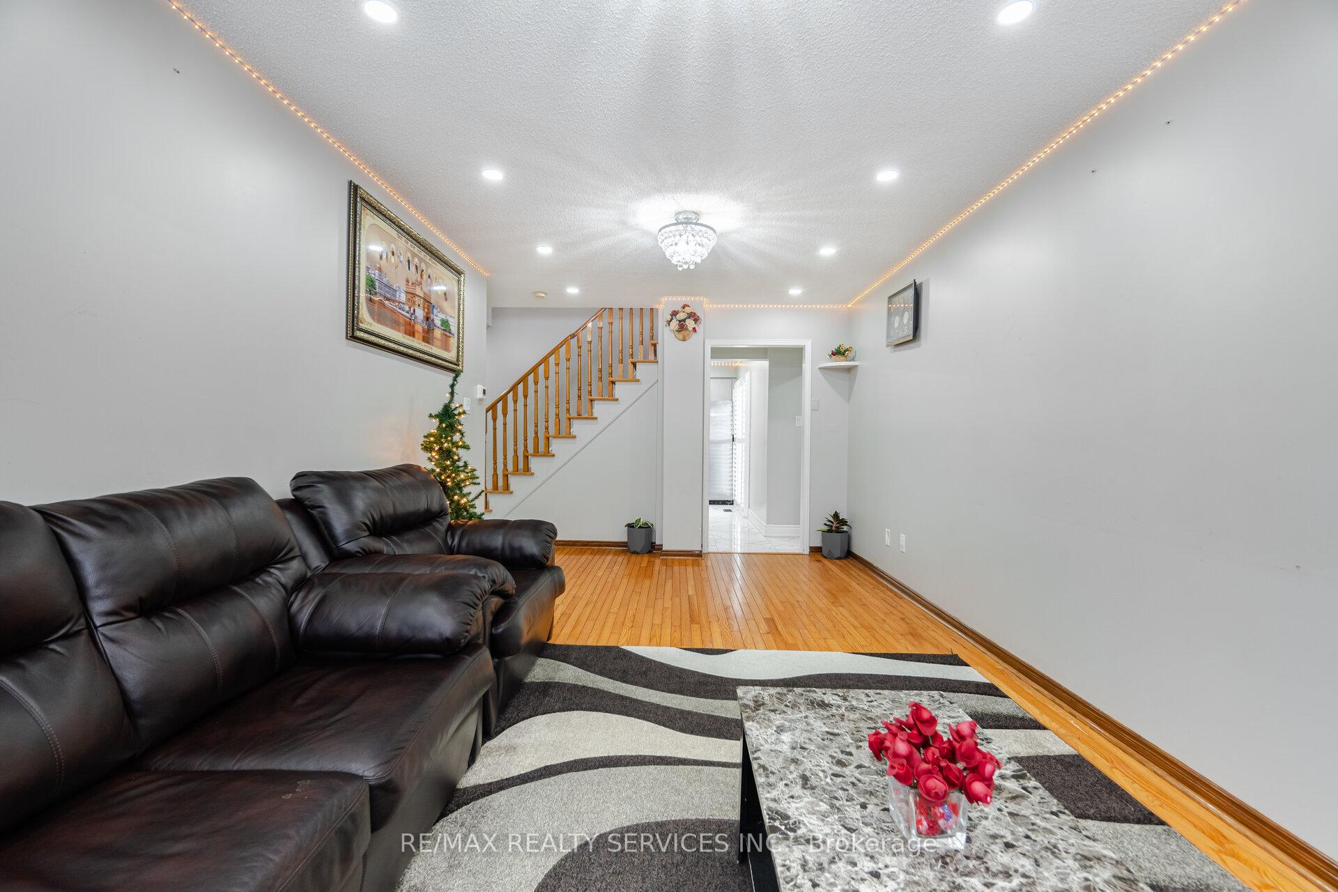 Photo 15 of 67 Stoneledge Circle, Brampton, Sandringham-Wellington — HOMEH