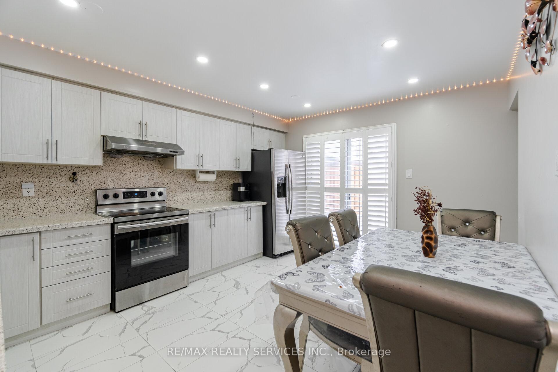 Photo 16 of 67 Stoneledge Circle, Brampton, Sandringham-Wellington — HOMEH