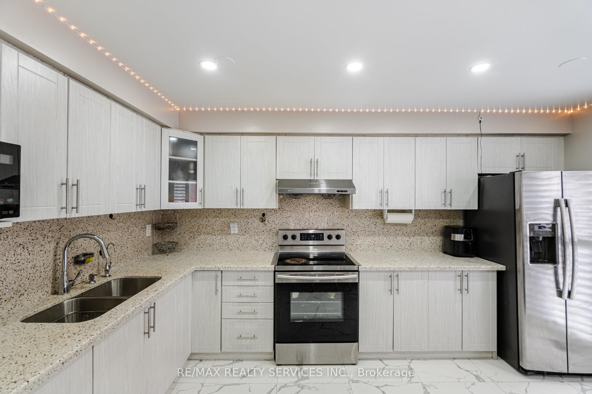 Photo 17 of 67 Stoneledge Circle, Brampton, Sandringham-Wellington — HOMEH