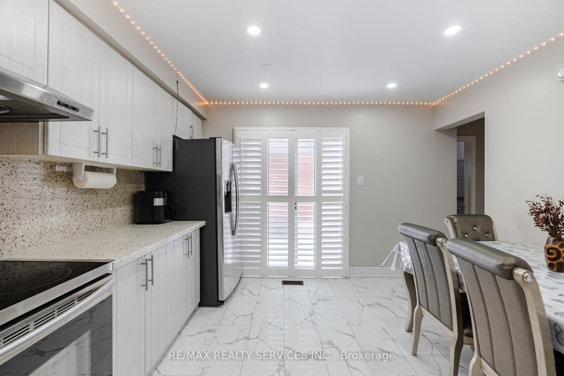 Photo 18 of 67 Stoneledge Circle, Brampton, Sandringham-Wellington — HOMEH