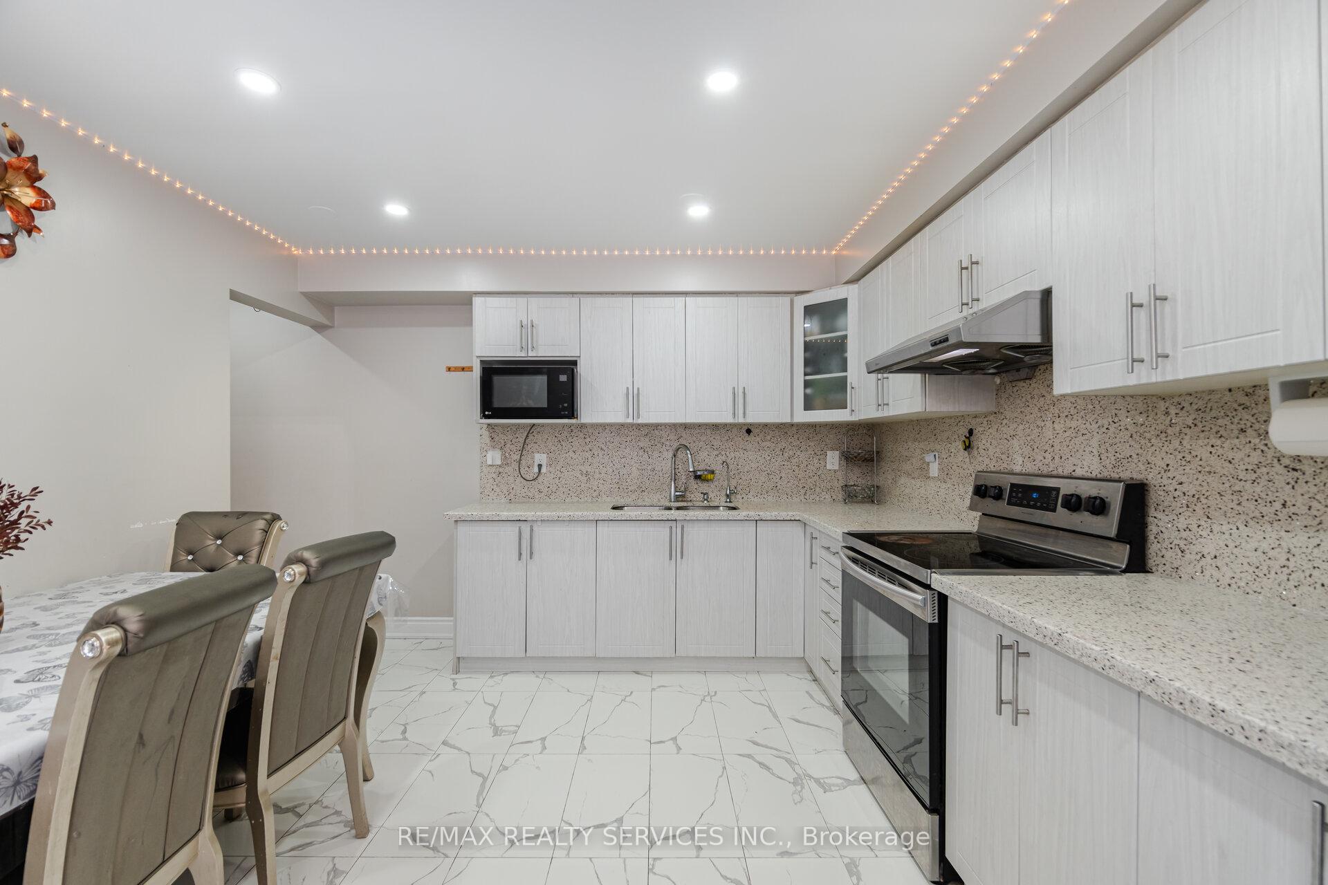 Photo 19 of 67 Stoneledge Circle, Brampton, Sandringham-Wellington — HOMEH