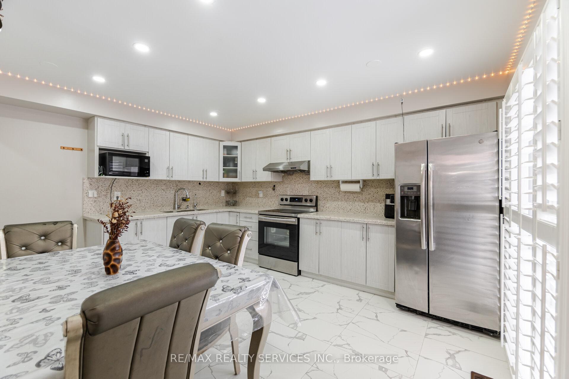 Photo 20 of 67 Stoneledge Circle, Brampton, Sandringham-Wellington — HOMEH