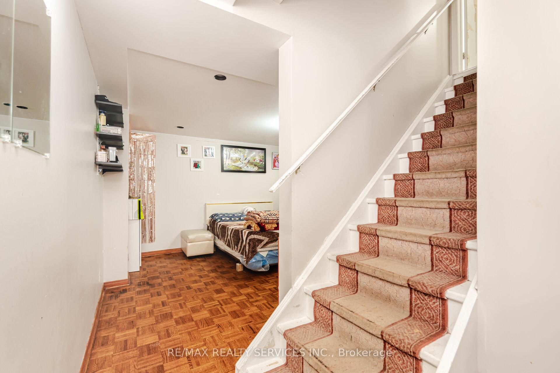 Photo 35 of 67 Stoneledge Circle, Brampton, Sandringham-Wellington — HOMEH