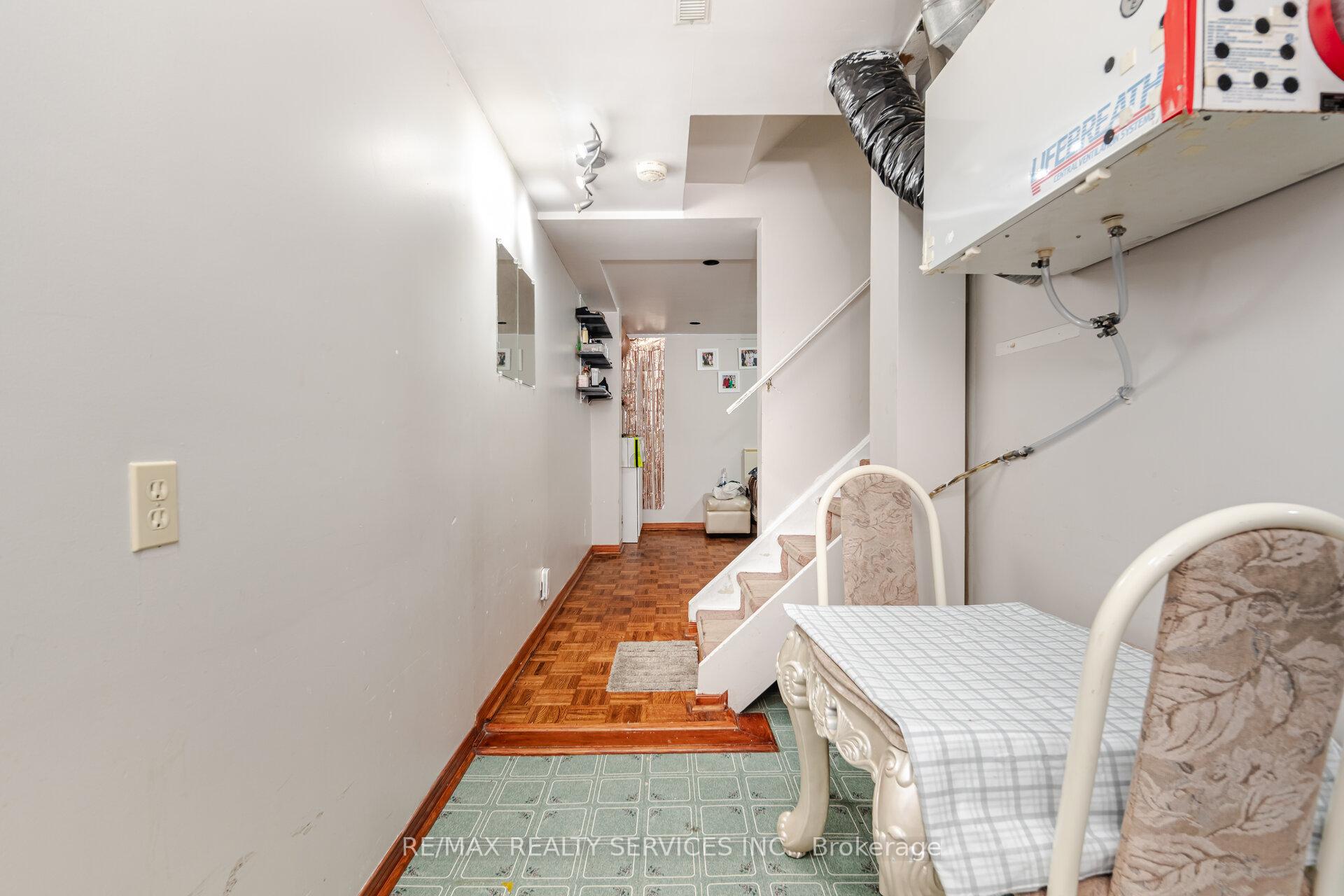 Photo 37 of 67 Stoneledge Circle, Brampton, Sandringham-Wellington — HOMEH