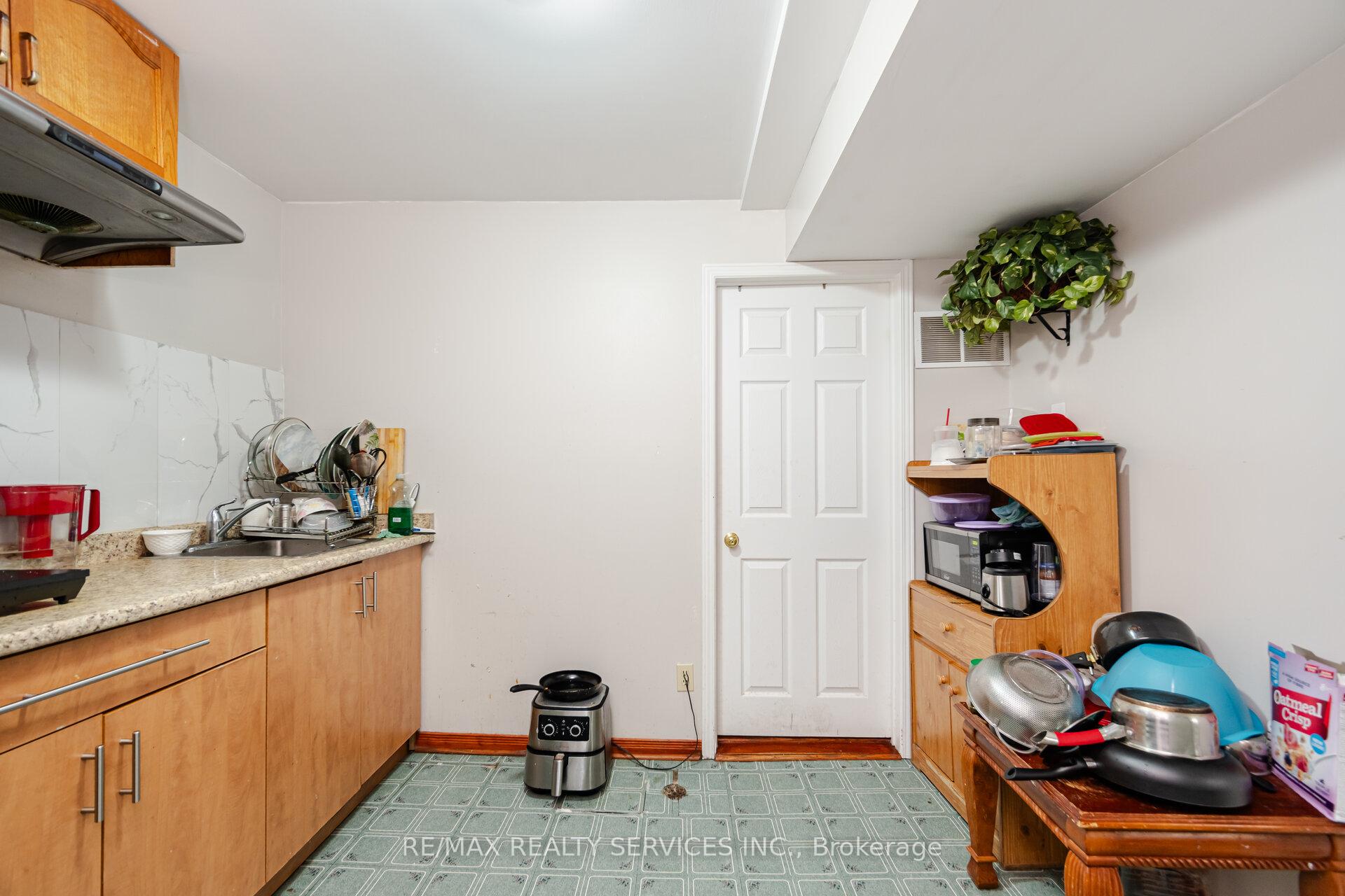 Photo 39 of 67 Stoneledge Circle, Brampton, Sandringham-Wellington — HOMEH