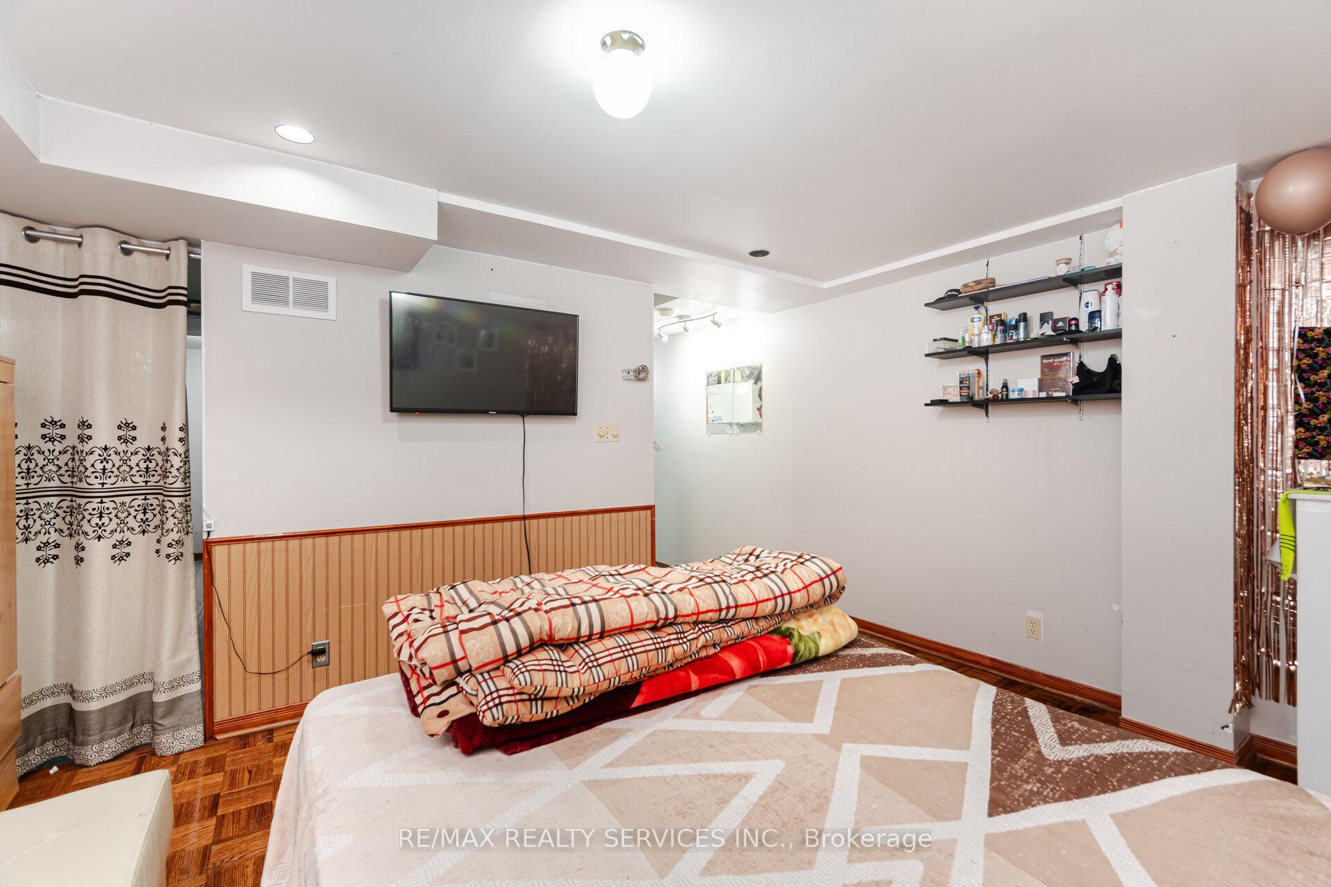 Photo 43 of 67 Stoneledge Circle, Brampton, Sandringham-Wellington — HOMEH