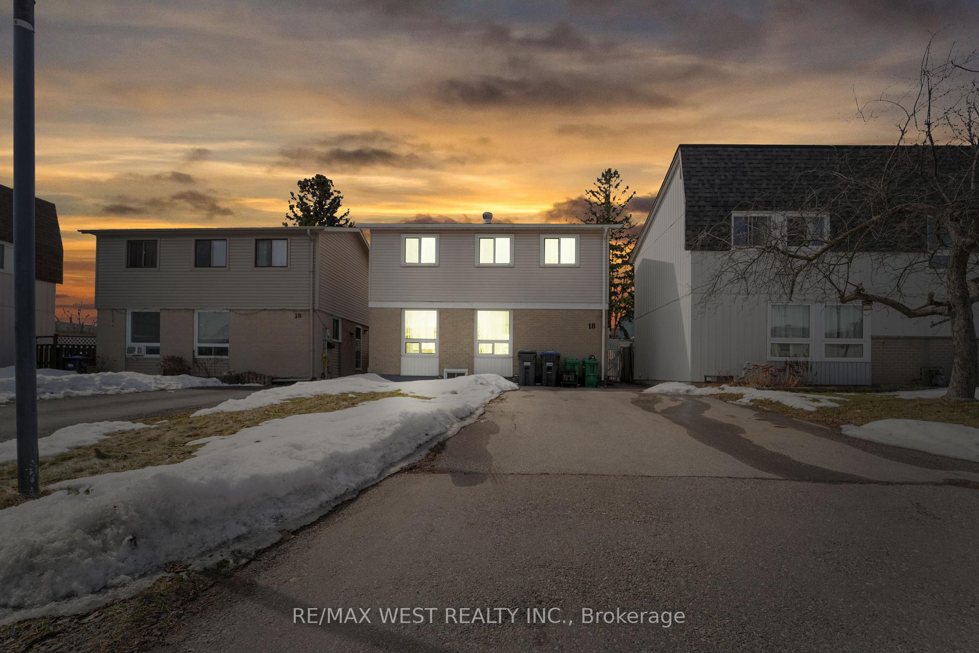 Photo 1 of 18 Jasmine Square, Brampton, Northgate — HOMEH