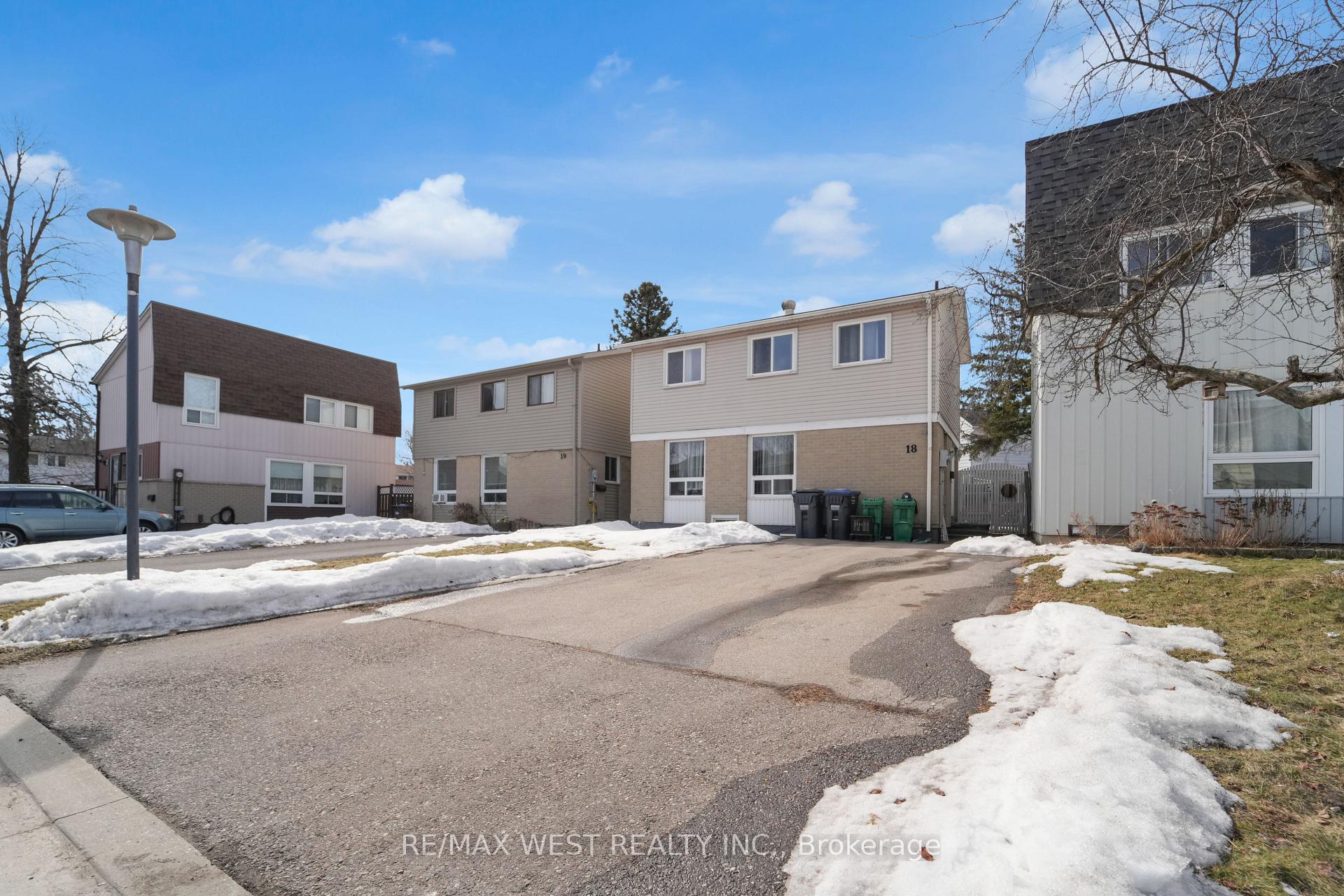 Photo 2 of 18 Jasmine Square, Brampton, Northgate — HOMEH