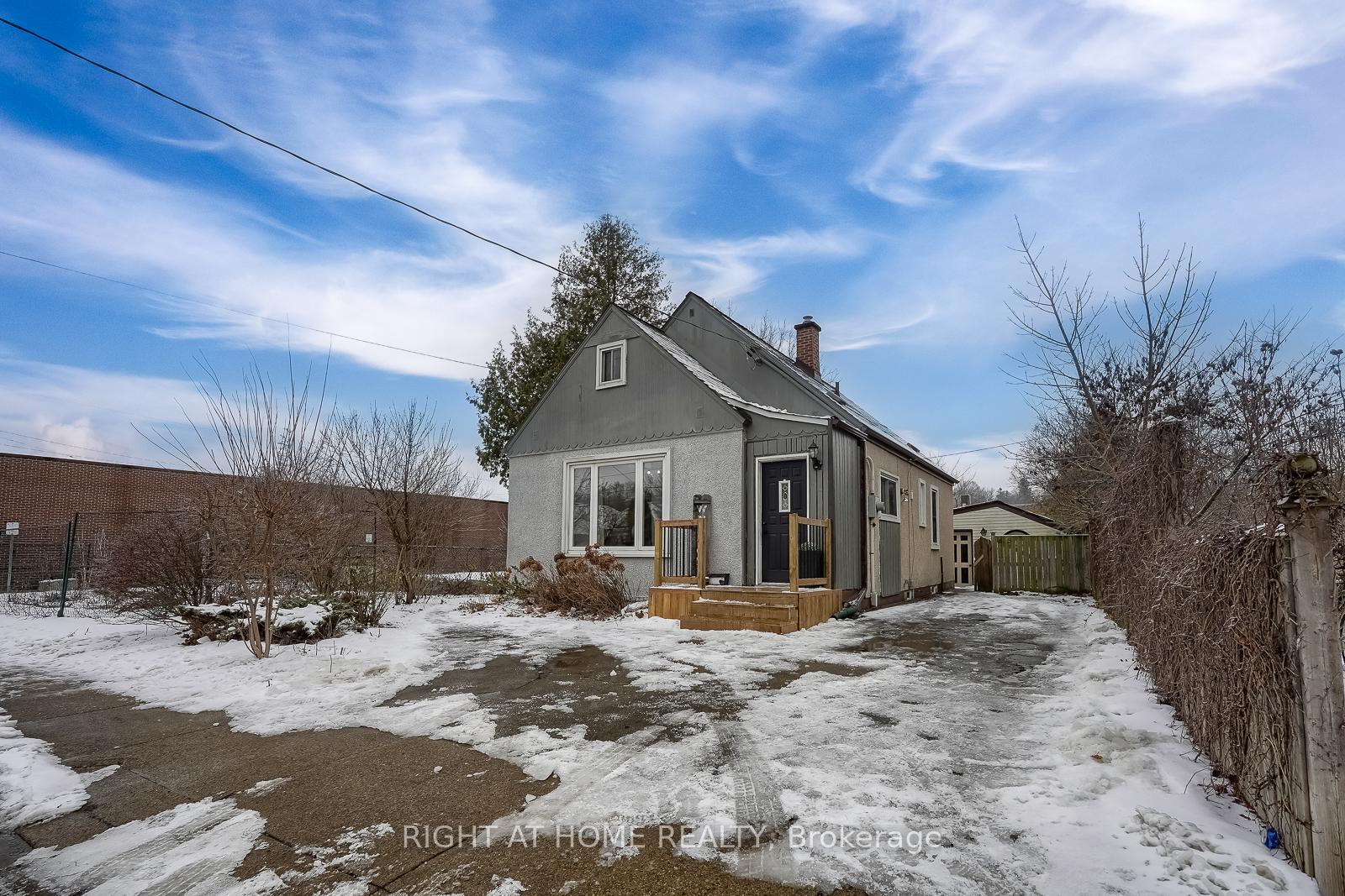 Photo 8 of 108 King Street E, Hamilton, Dundas — HOMEH