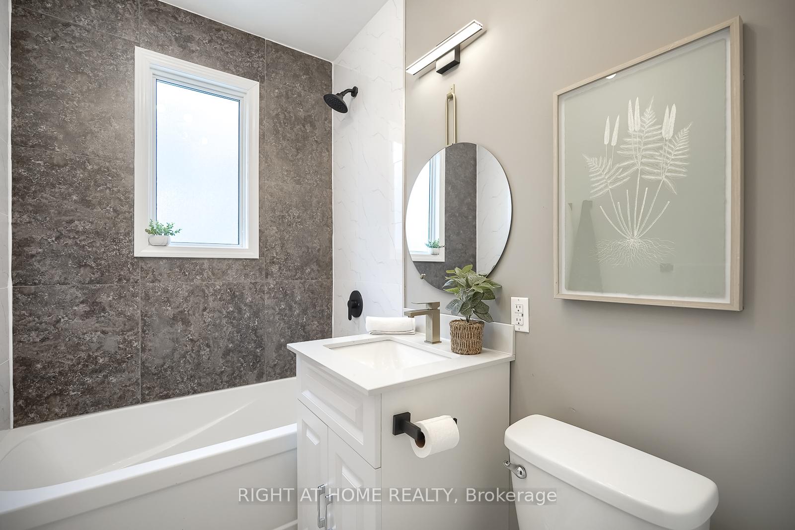 Photo 23 of 108 King Street E, Hamilton, Dundas — HOMEH