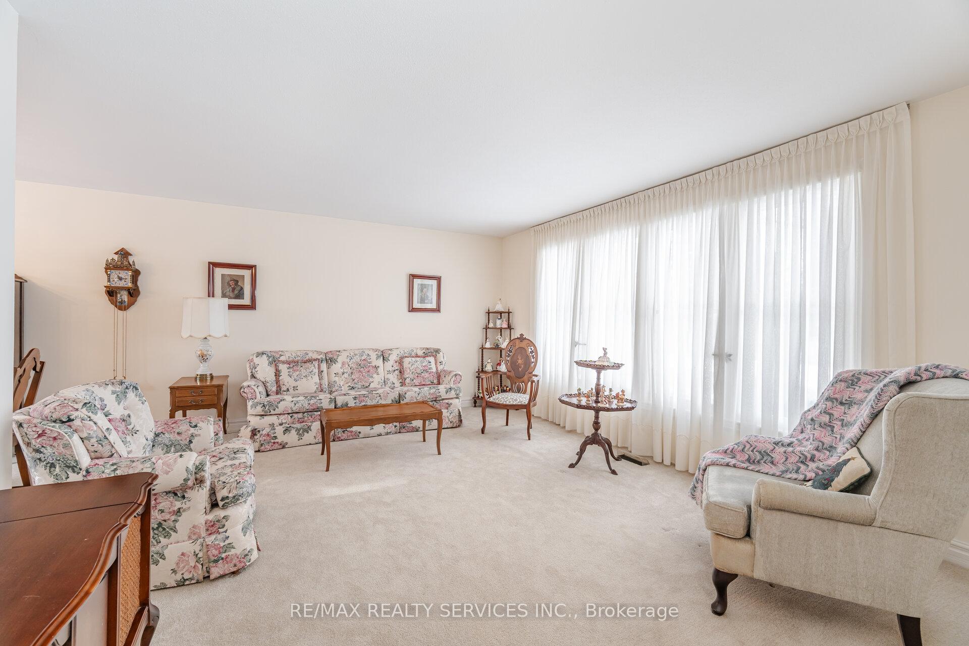 Photo 9 of 34 Parkend Avenue, Brampton, Brampton South — HOMEH