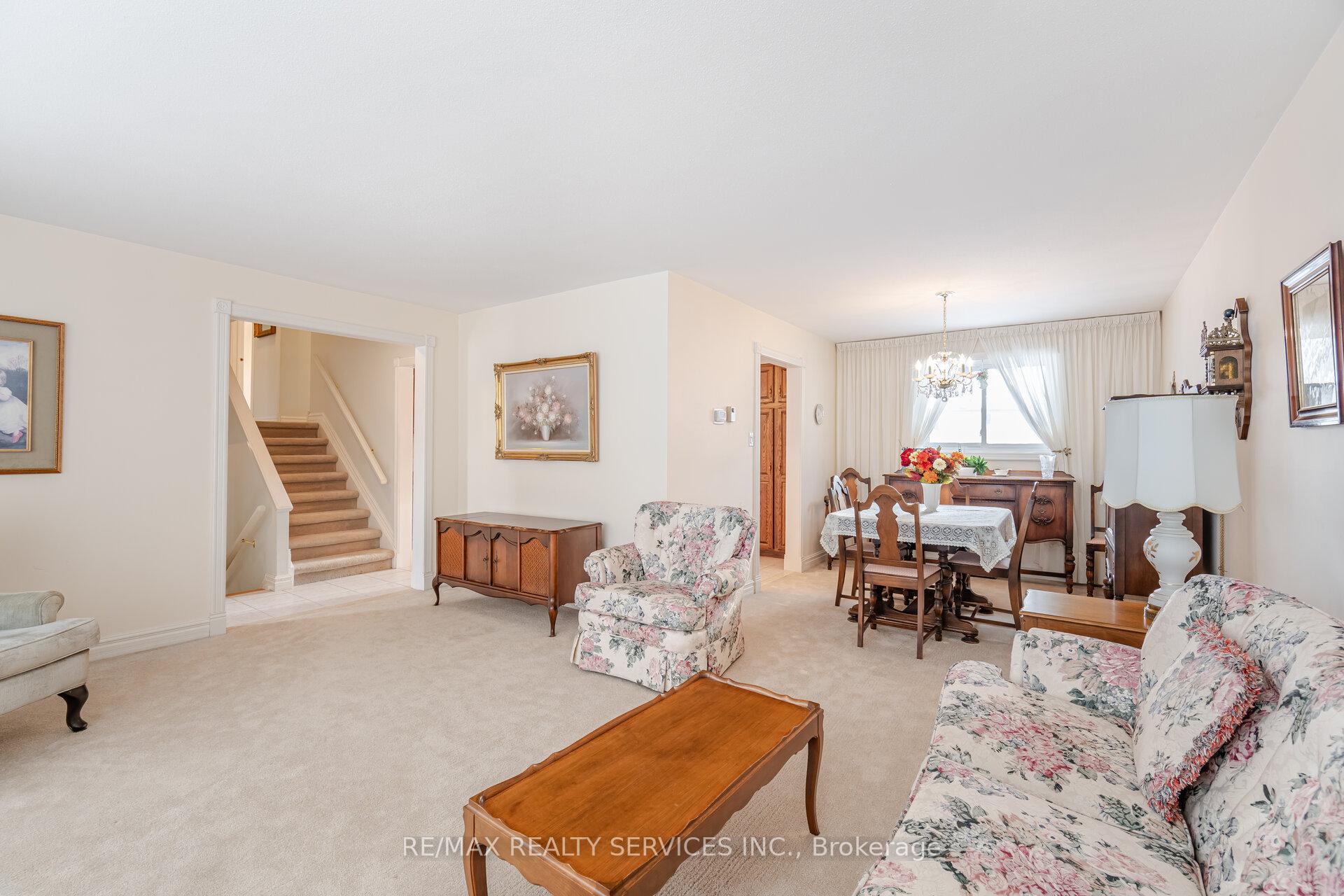 Photo 11 of 34 Parkend Avenue, Brampton, Brampton South — HOMEH