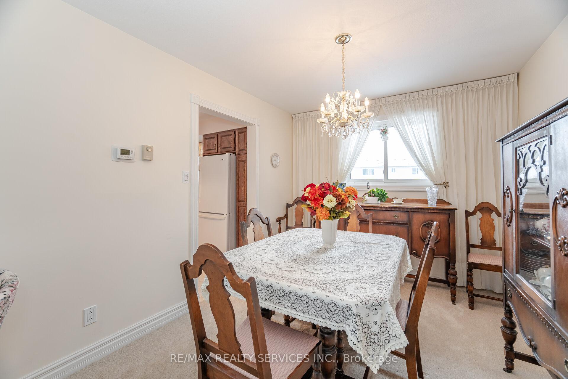 Photo 13 of 34 Parkend Avenue, Brampton, Brampton South — HOMEH