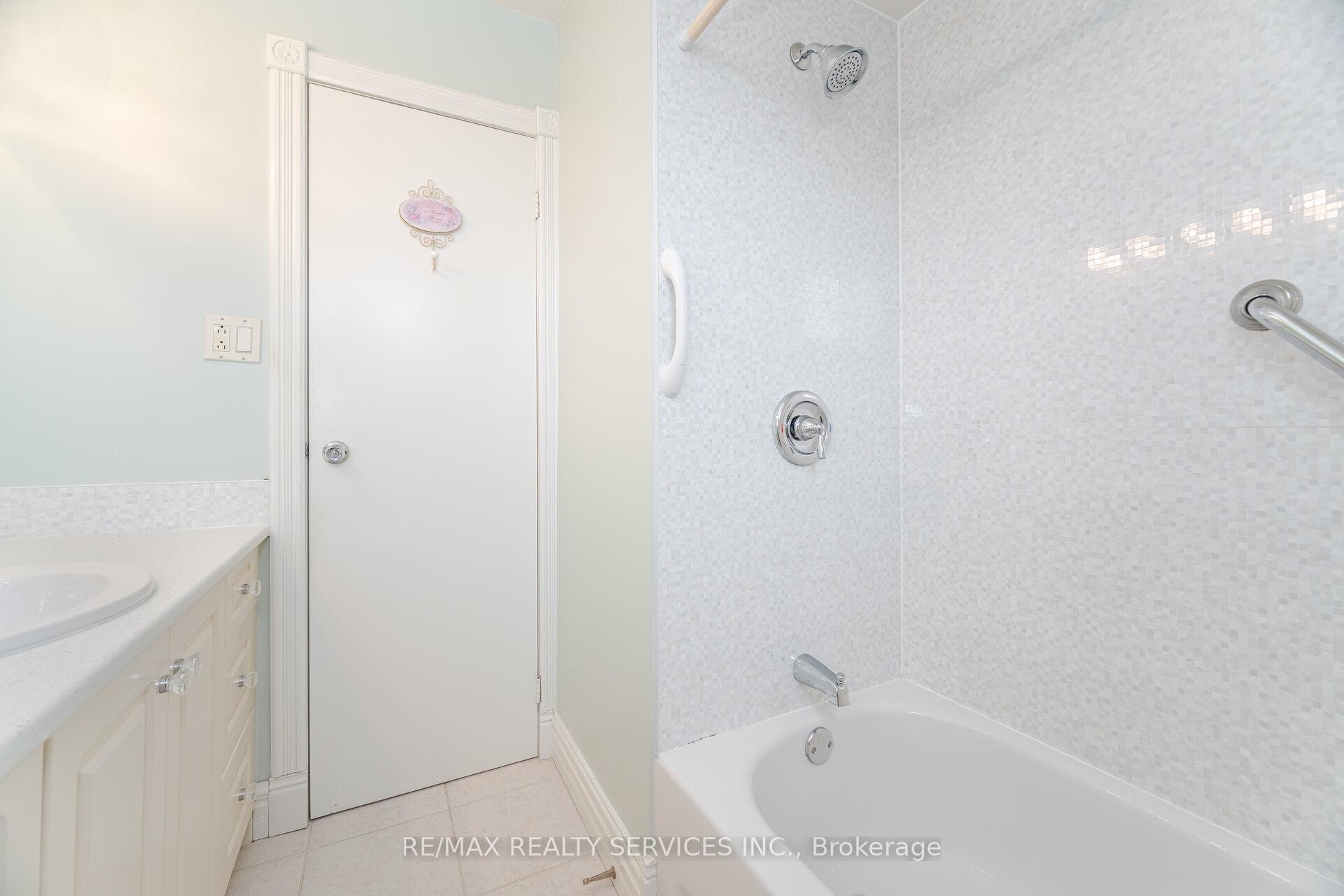 Photo 63 of 34 Parkend Avenue, Brampton, Brampton South — HOMEH