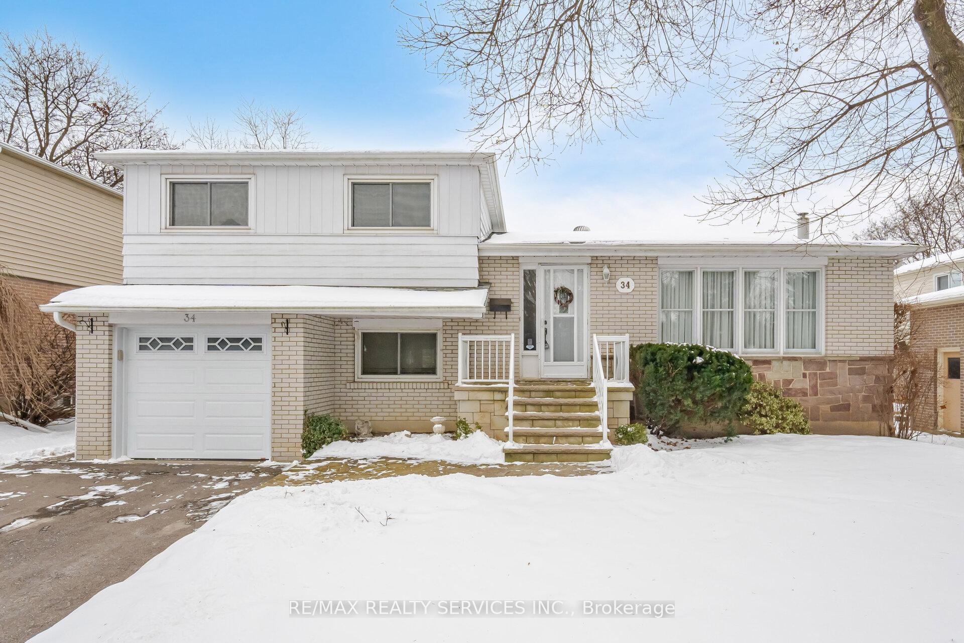 Photo 2 of 34 Parkend Avenue, Brampton, Brampton South — HOMEH
