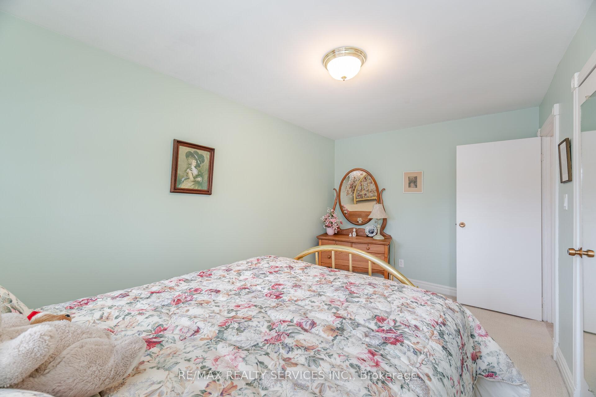 Photo 38 of 34 Parkend Avenue, Brampton, Brampton South — HOMEH