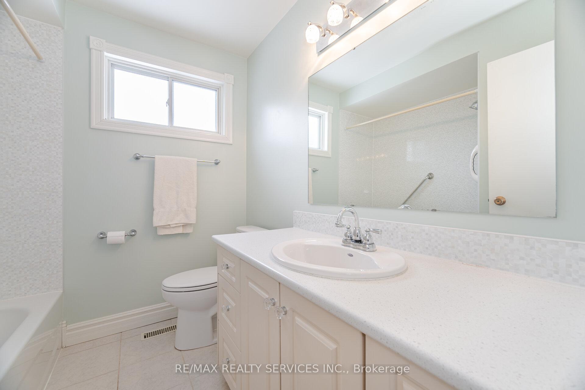 Photo 42 of 34 Parkend Avenue, Brampton, Brampton South — HOMEH
