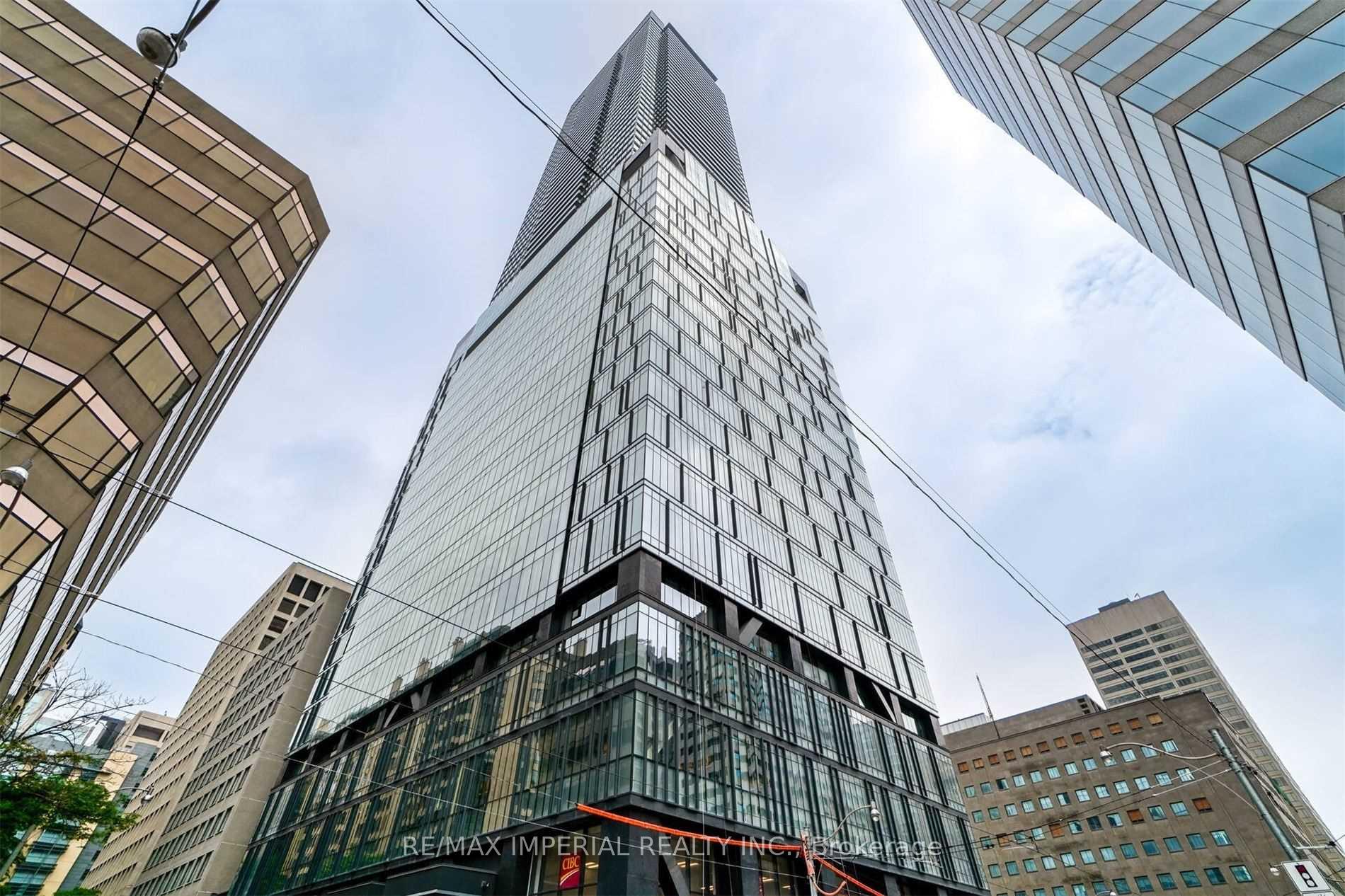Front of Unit 4008, 488 University Avenue