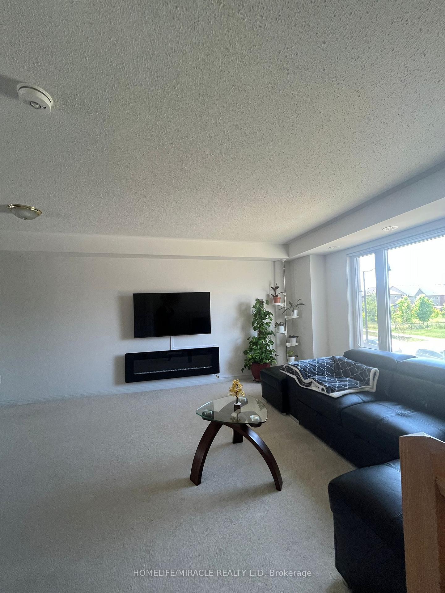 Front of Unit 6, 1 Beckenrose Court