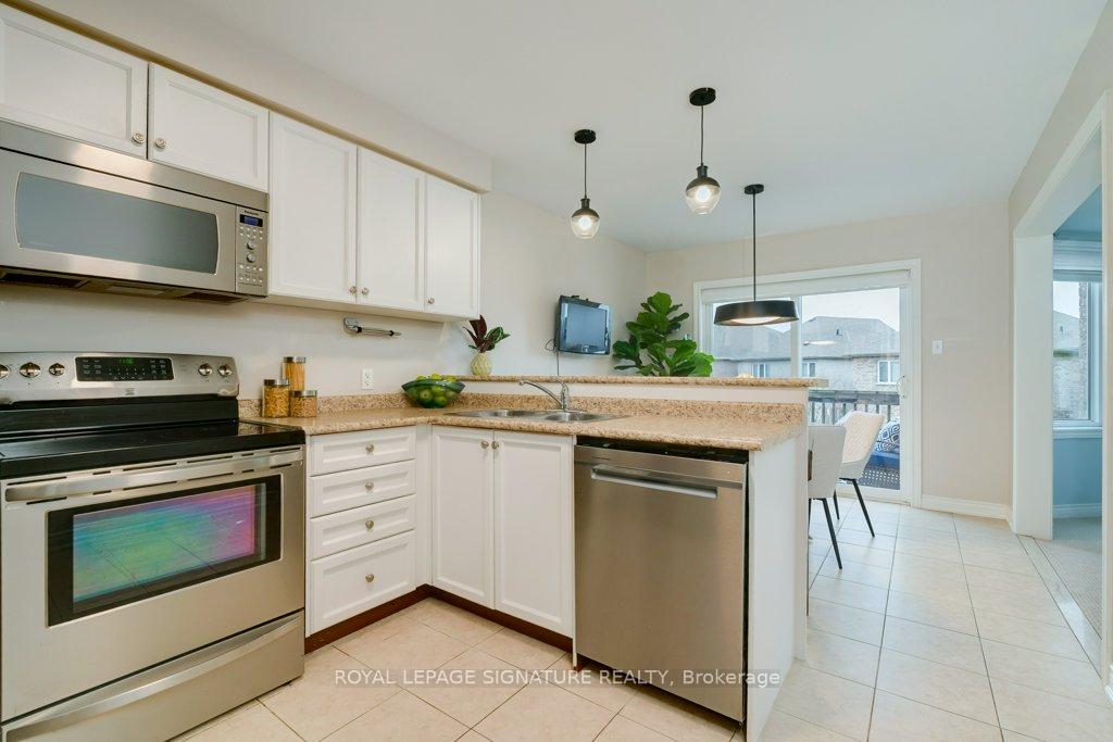 Photo 5 of 13 Shapland Crescent, Ajax, Northeast Ajax — HOMEH