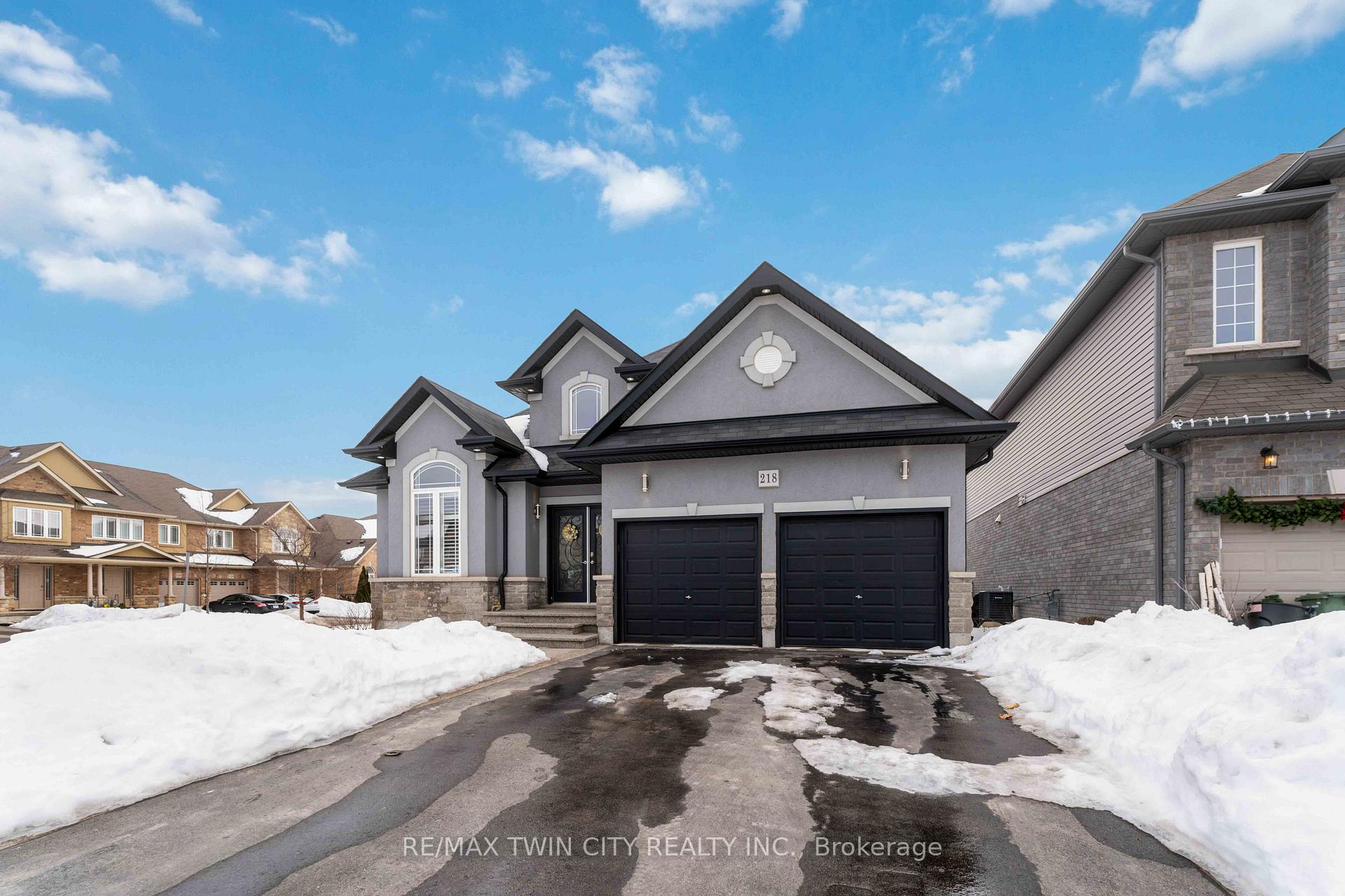 Photo 1 of 218 Bellagio Avenue, Hamilton, Rural Glanbrook — HOMEH