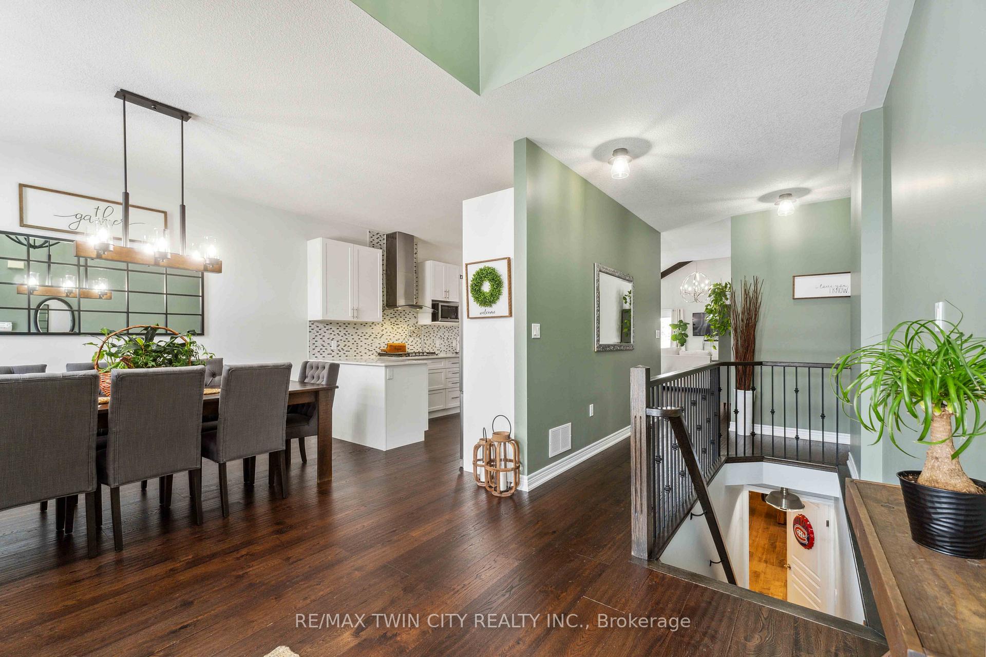 Photo 4 of 218 Bellagio Avenue, Hamilton, Rural Glanbrook — HOMEH