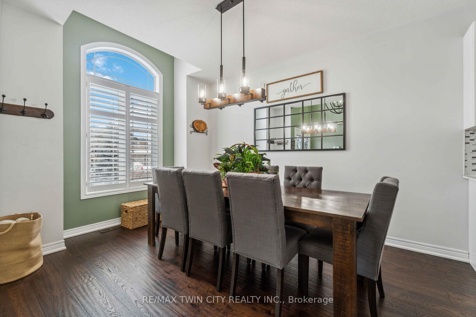 Photo 5 of 218 Bellagio Avenue, Hamilton, Rural Glanbrook — HOMEH