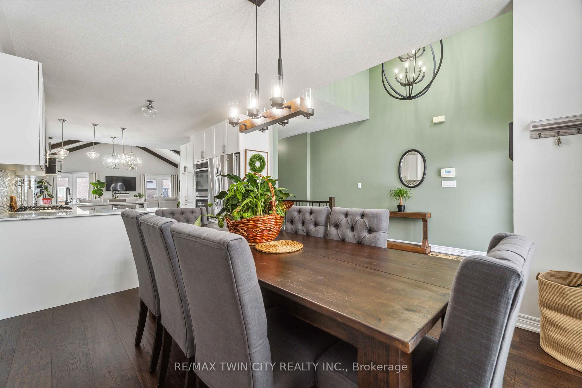Photo 6 of 218 Bellagio Avenue, Hamilton, Rural Glanbrook — HOMEH