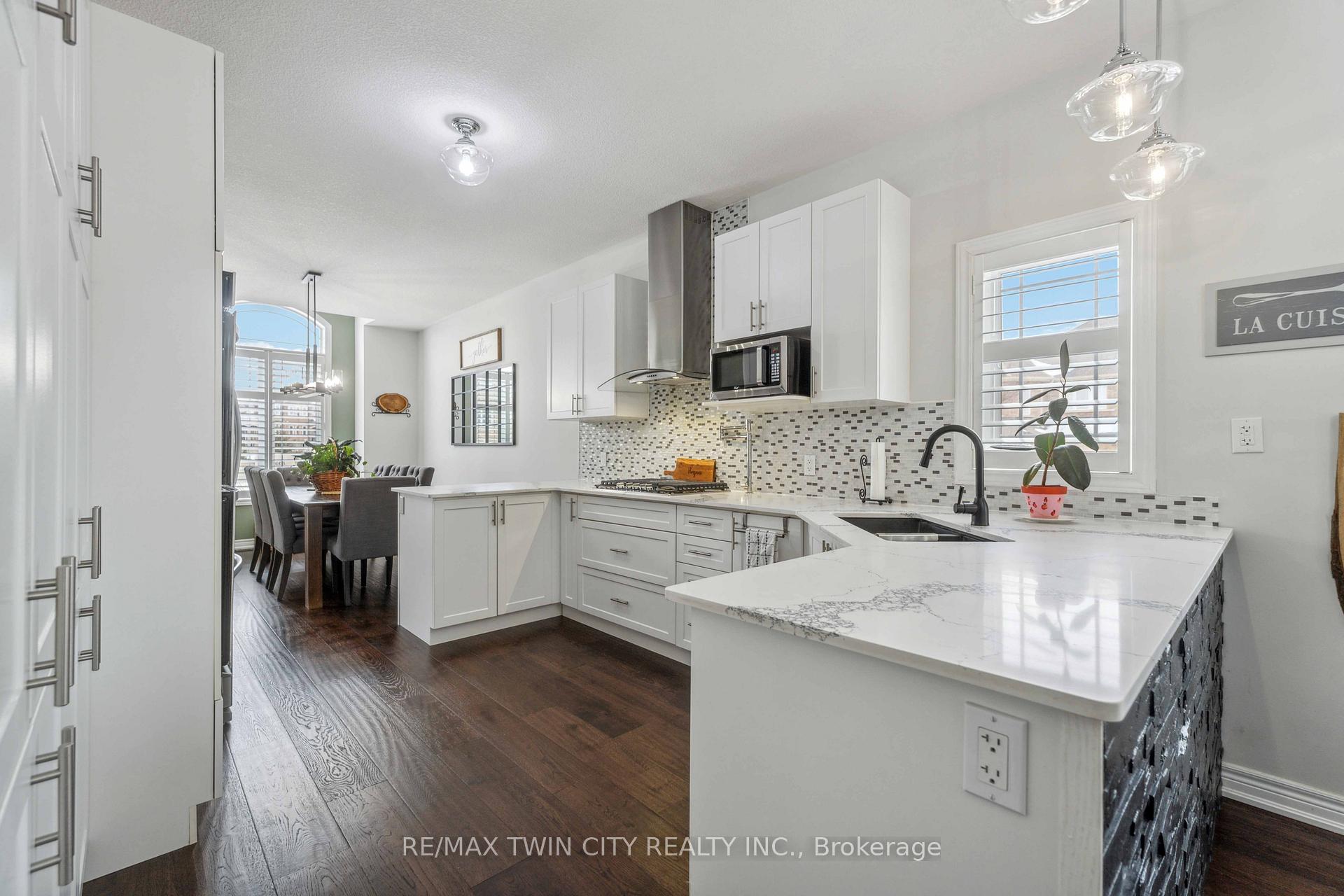 Photo 10 of 218 Bellagio Avenue, Hamilton, Rural Glanbrook — HOMEH