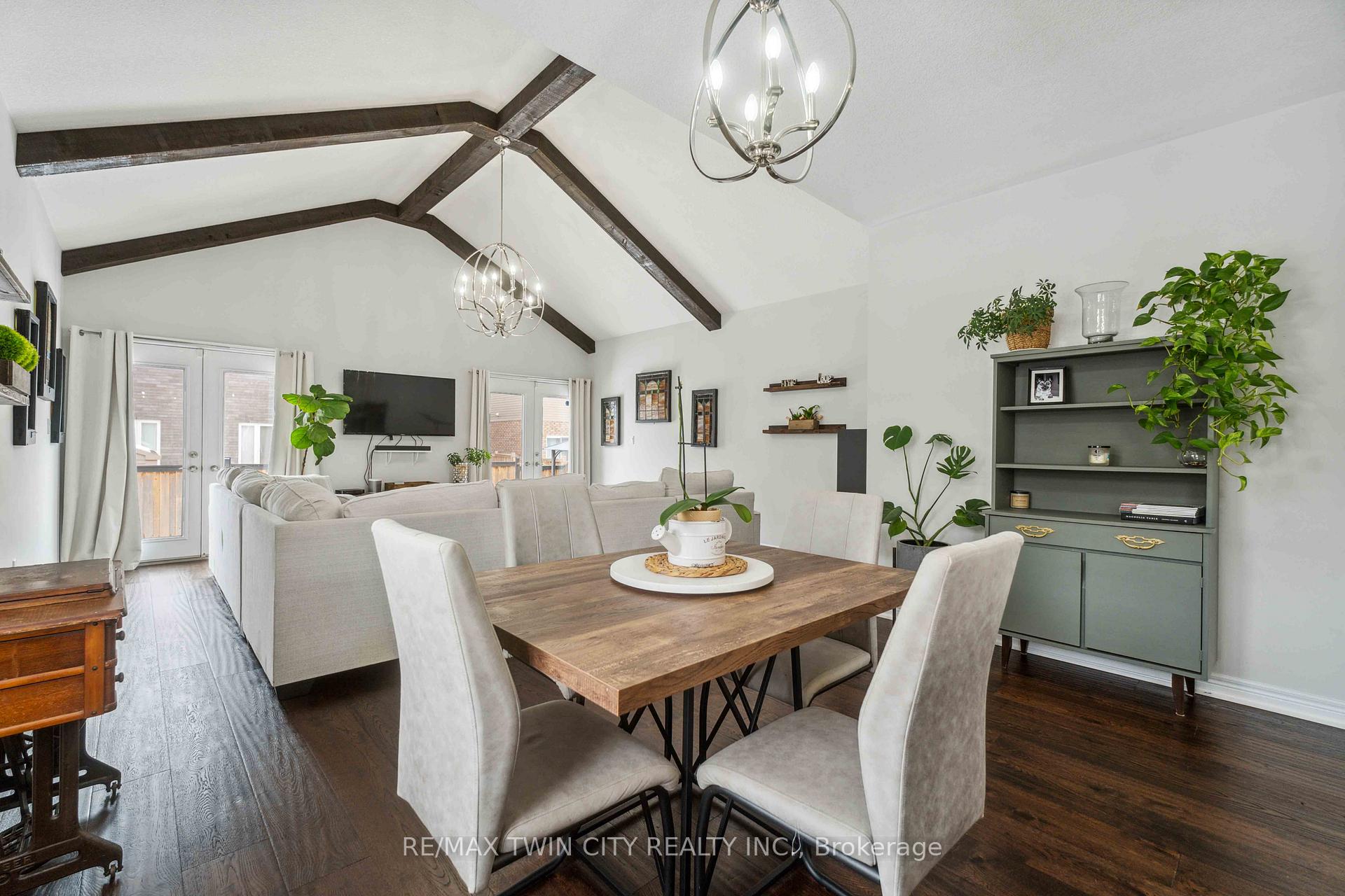 Photo 12 of 218 Bellagio Avenue, Hamilton, Rural Glanbrook — HOMEH
