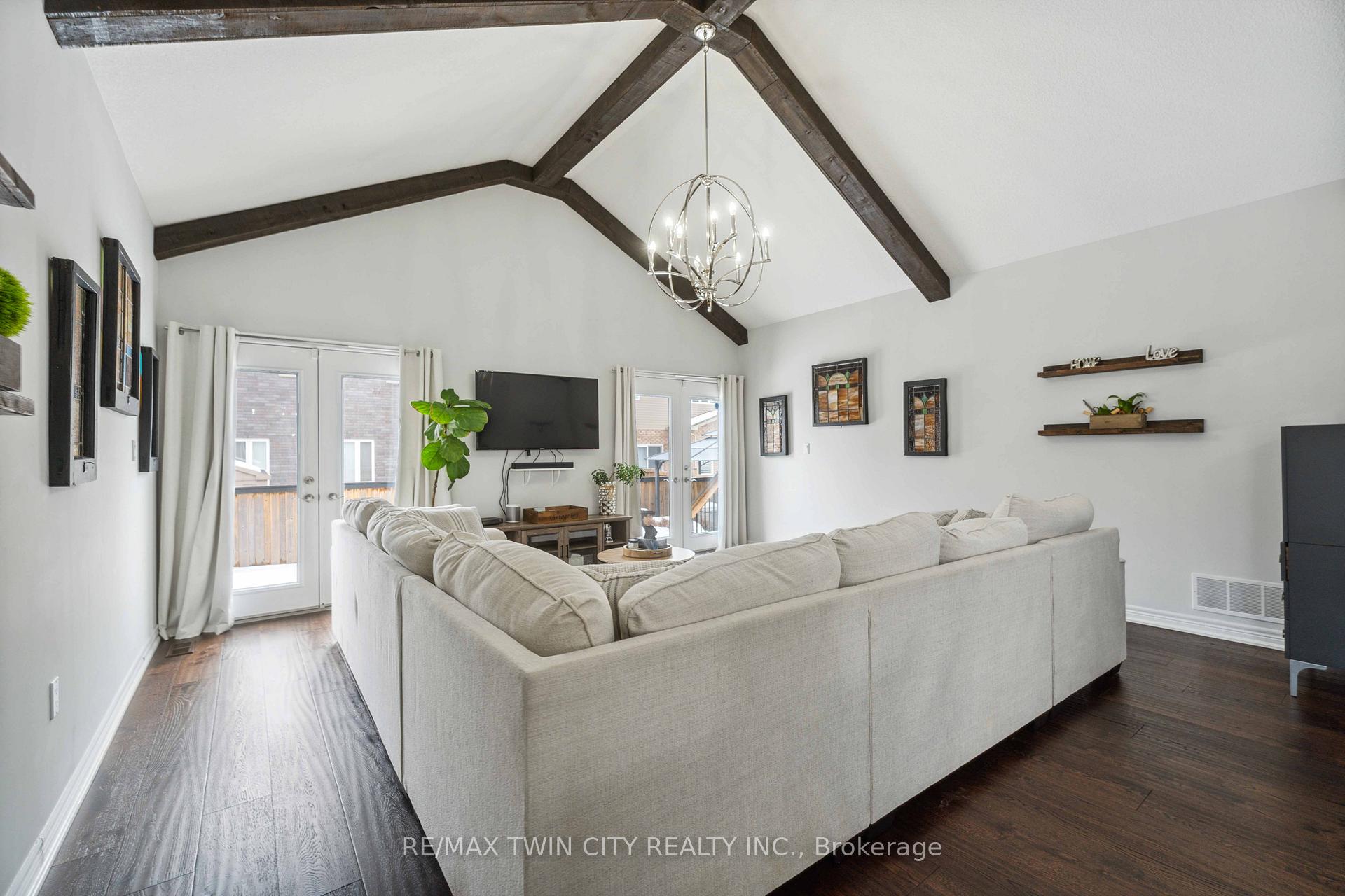 Photo 14 of 218 Bellagio Avenue, Hamilton, Rural Glanbrook — HOMEH