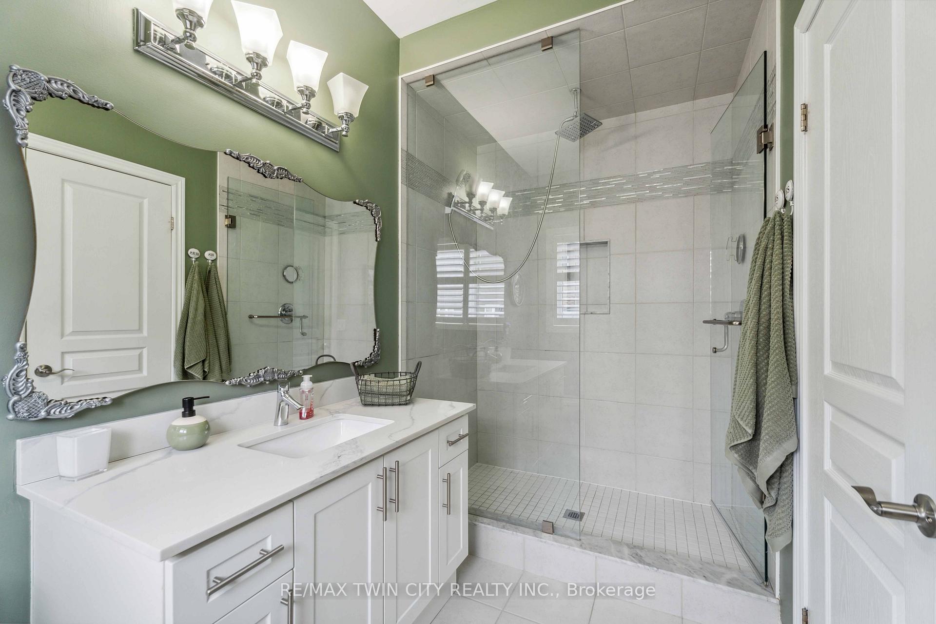 Photo 17 of 218 Bellagio Avenue, Hamilton, Rural Glanbrook — HOMEH