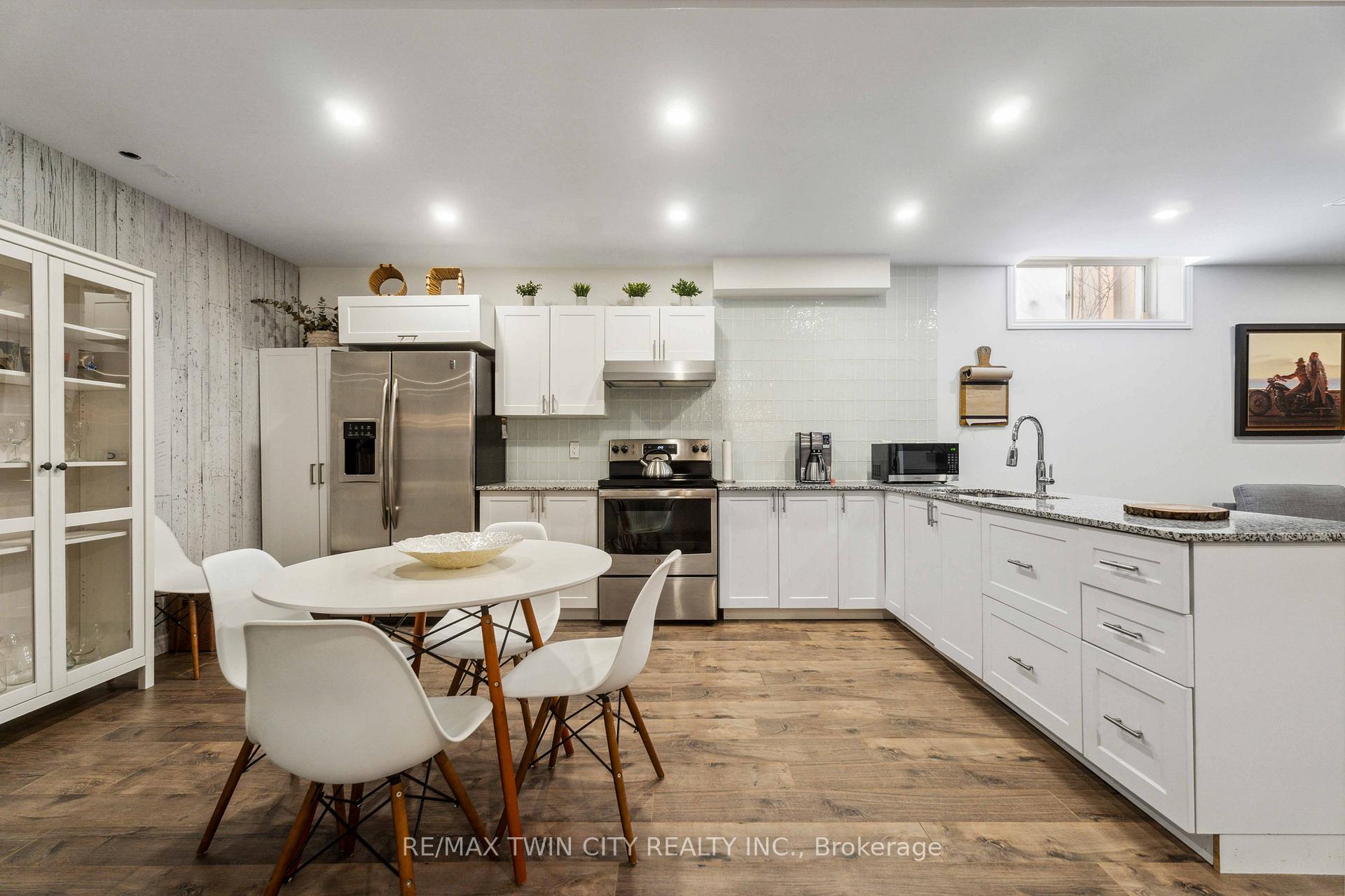 Photo 24 of 218 Bellagio Avenue, Hamilton, Rural Glanbrook — HOMEH