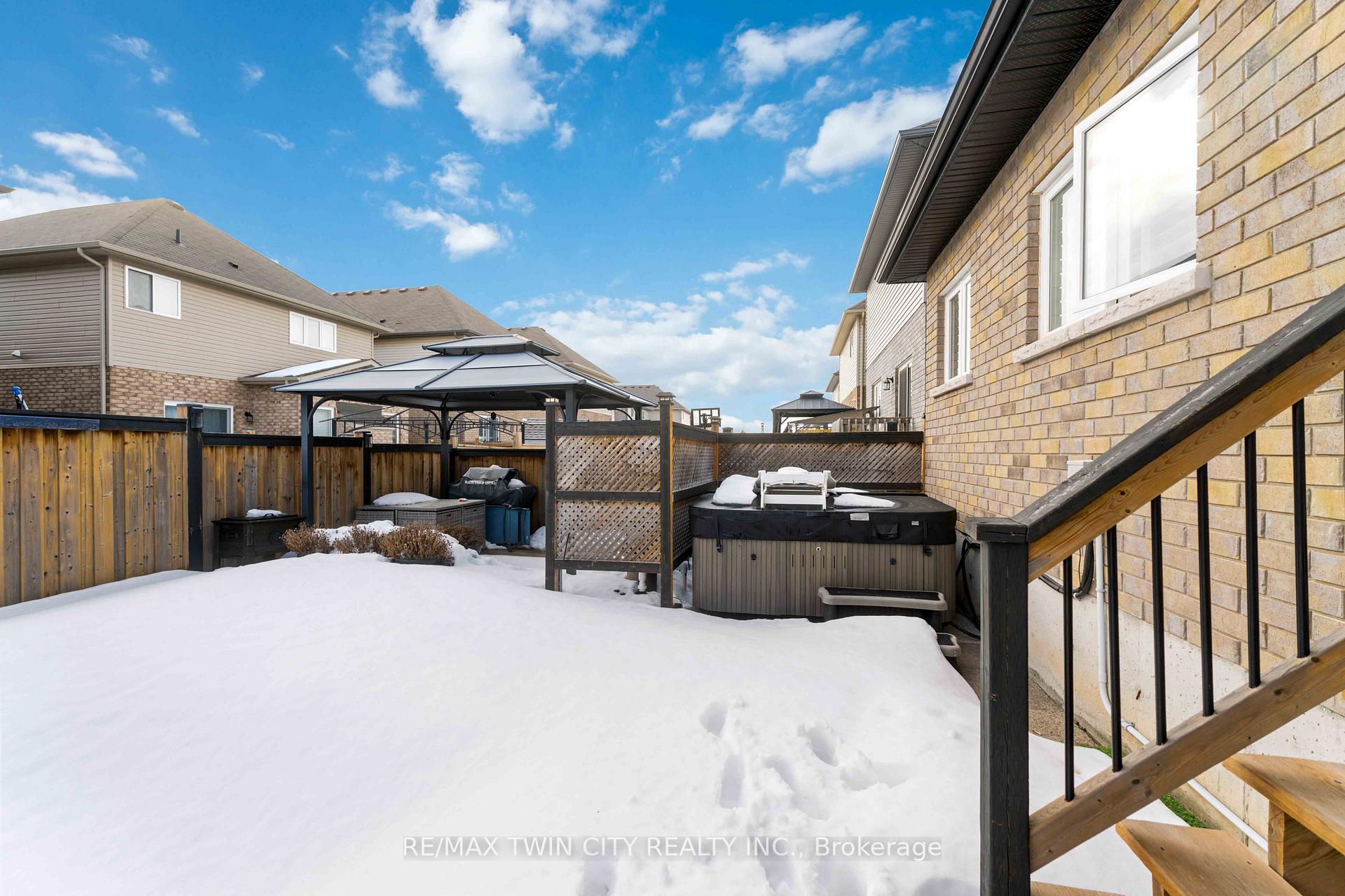 Photo 38 of 218 Bellagio Avenue, Hamilton, Rural Glanbrook — HOMEH