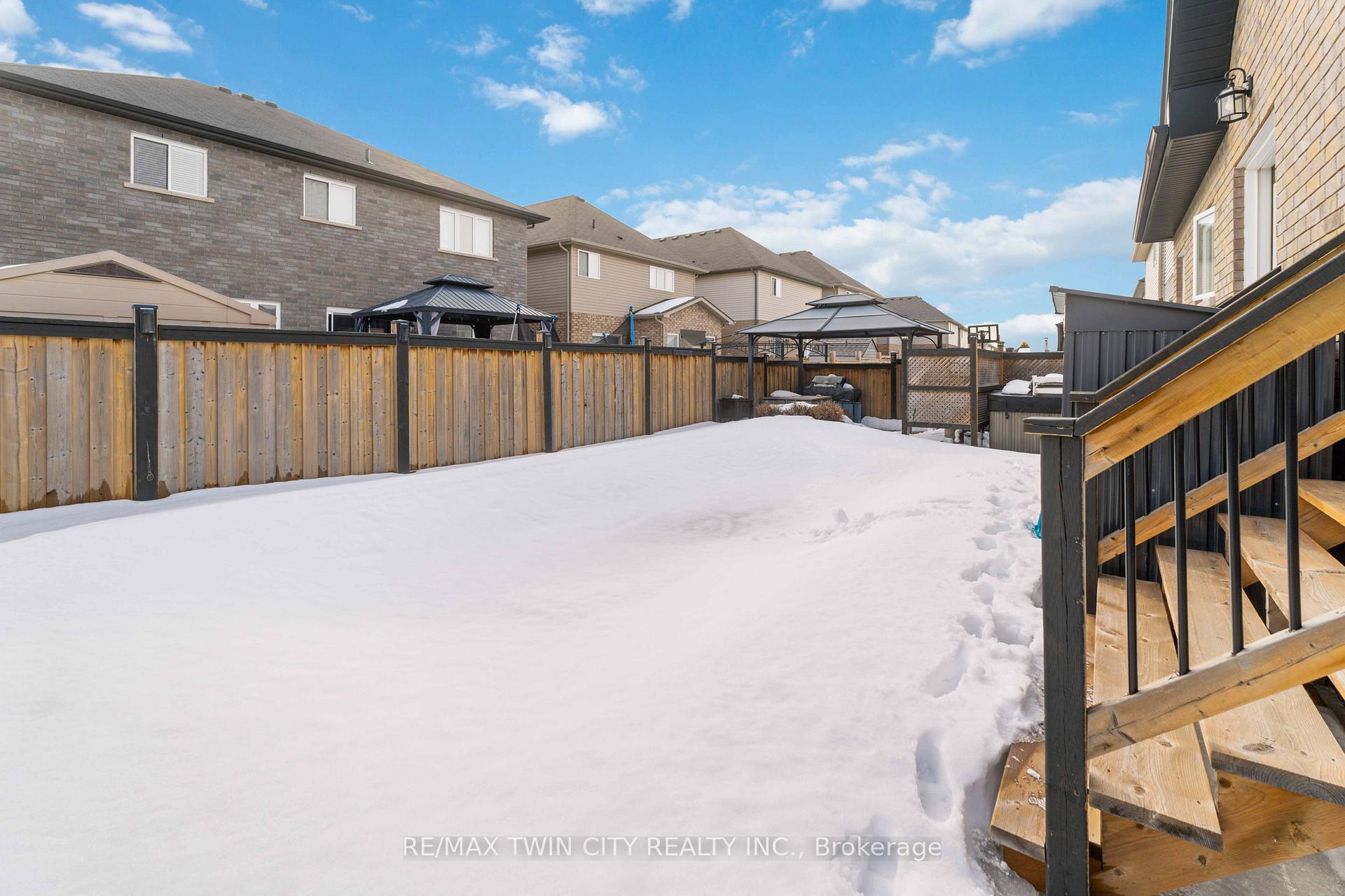 Photo 39 of 218 Bellagio Avenue, Hamilton, Rural Glanbrook — HOMEH
