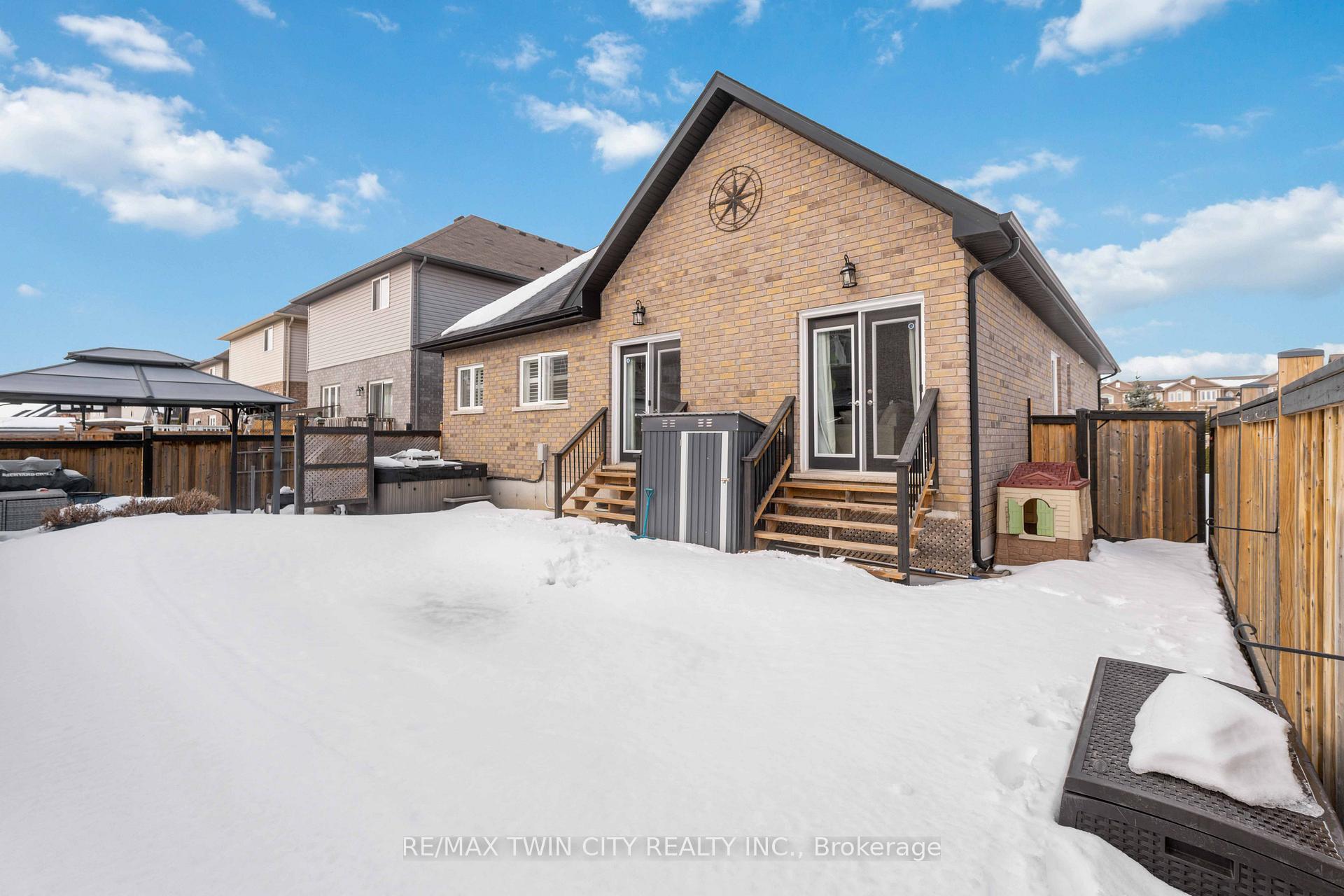 Photo 40 of 218 Bellagio Avenue, Hamilton, Rural Glanbrook — HOMEH
