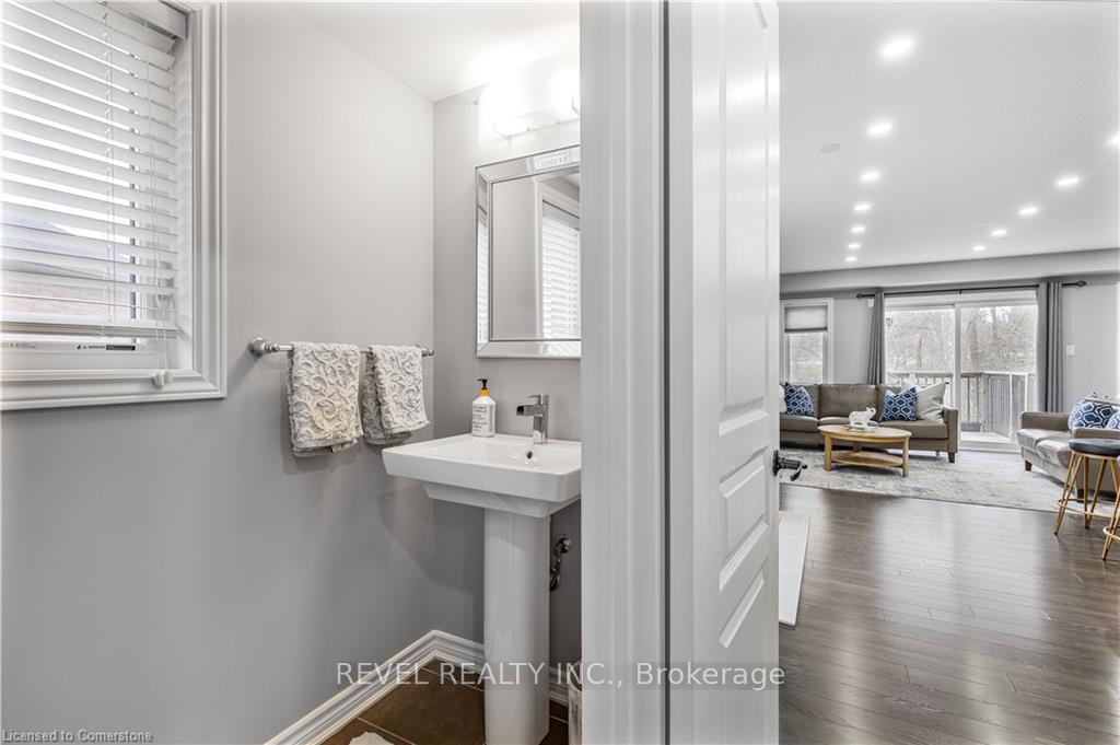 Photo 4 of 138 Crafter Crescent, Hamilton, Stoney Creek Mountain — HOMEH