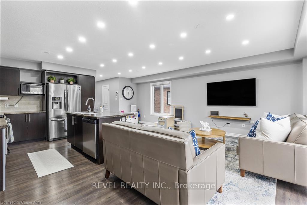 Photo 8 of 138 Crafter Crescent, Hamilton, Stoney Creek Mountain — HOMEH