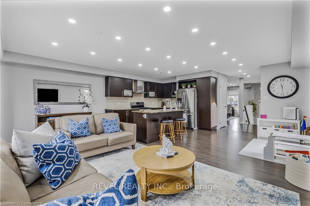 Photo 9 of 138 Crafter Crescent, Hamilton, Stoney Creek Mountain — HOMEH