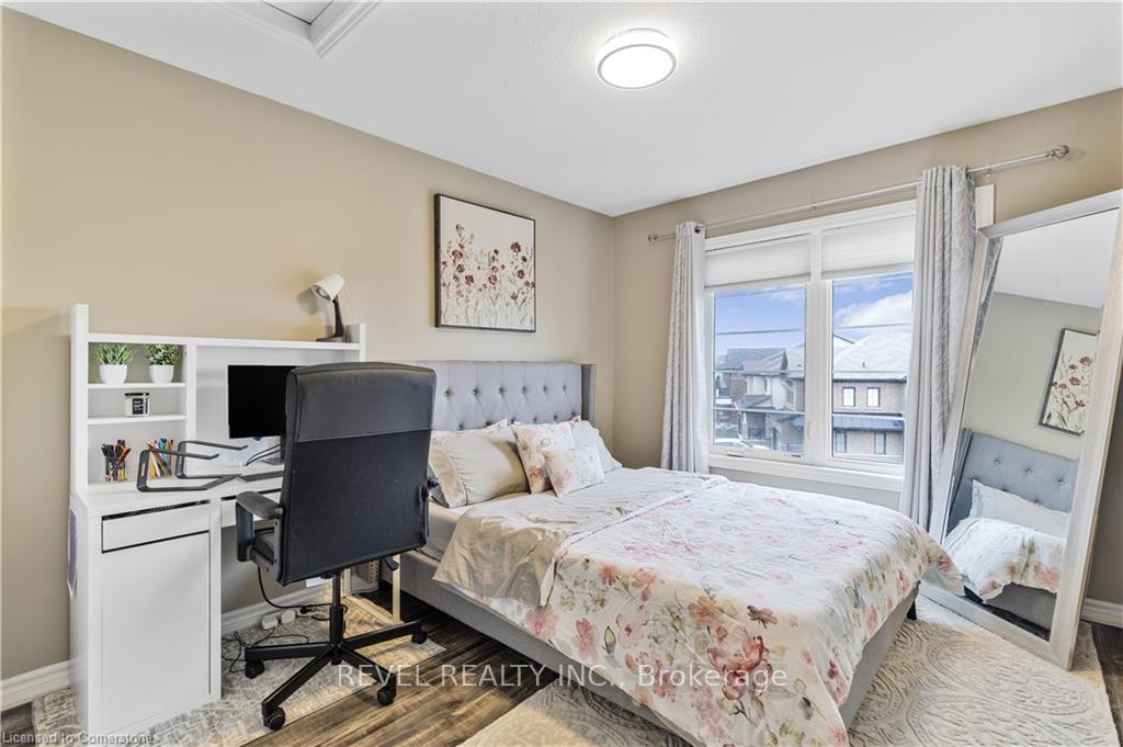 Photo 10 of 138 Crafter Crescent, Hamilton, Stoney Creek Mountain — HOMEH